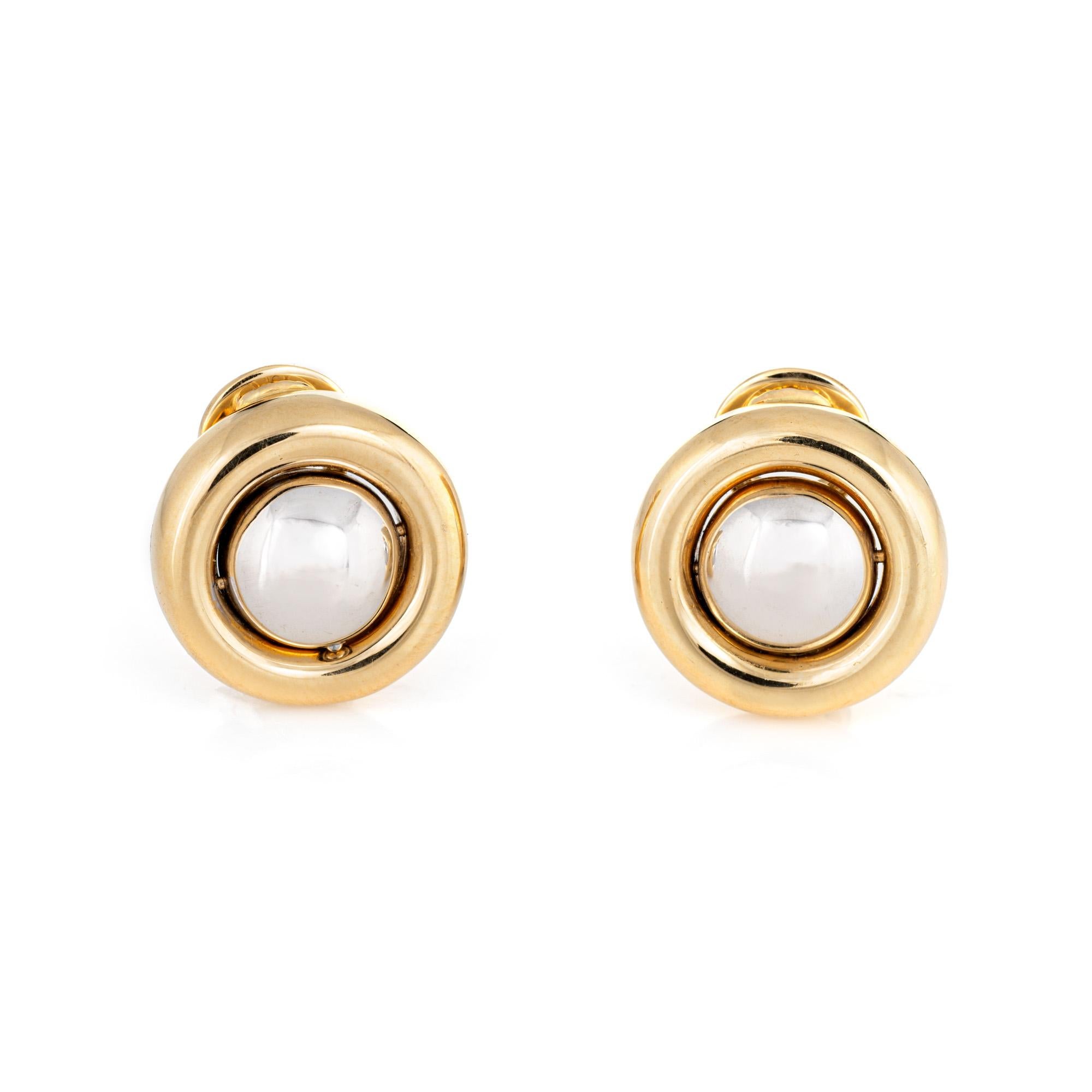 Elegantes Paar beweglicher Diamantohrringe von Chopard aus 18 Karat Gelbgold. 

Die Diamanten sind in der Mitte eingefasst und haben insgesamt ein geschätztes Gewicht von 1 Karat (geschätzte Farbe F-G und Reinheit VS2).  

Die Ohrringe verfügen über