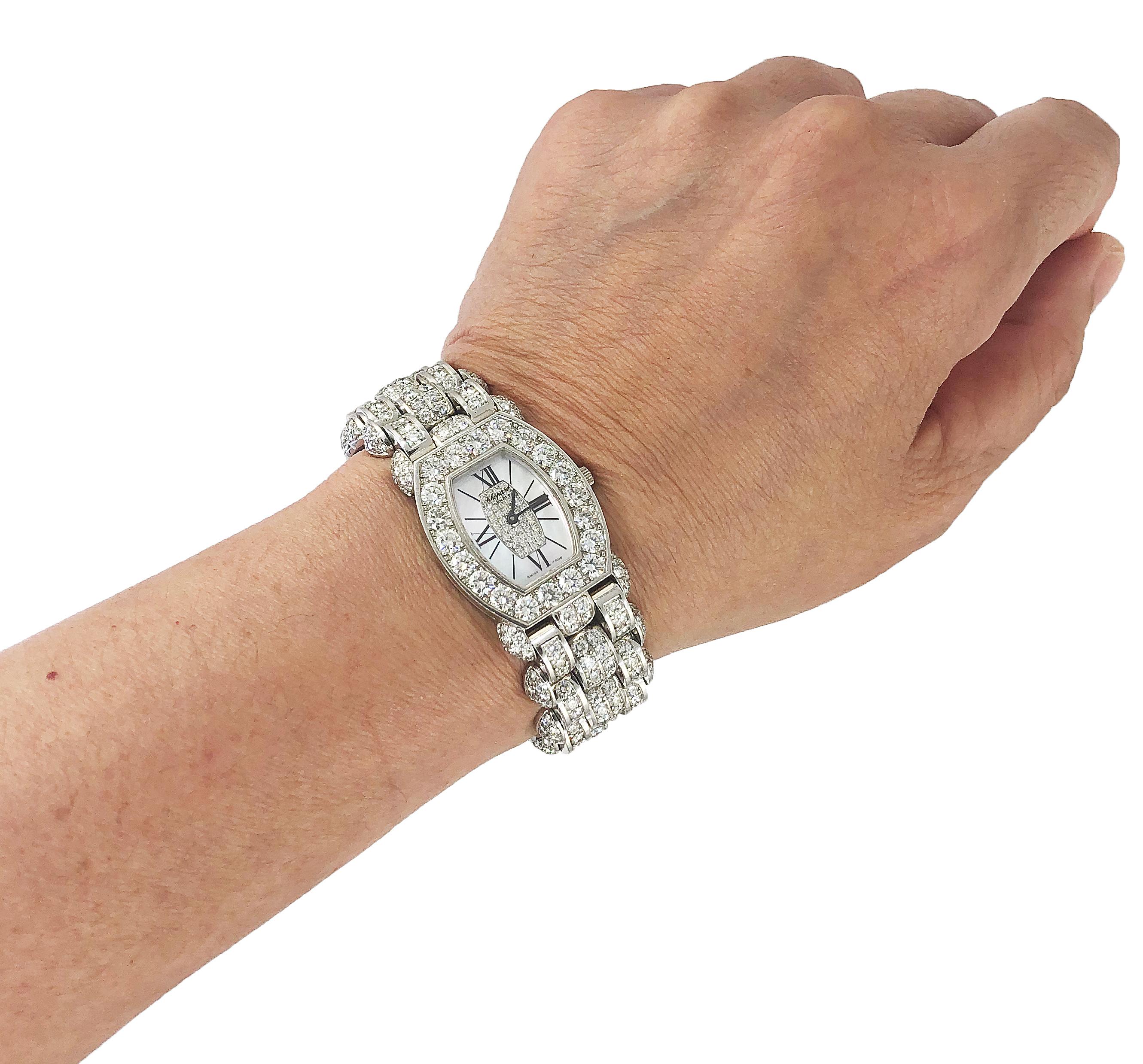 Diamant-Perlmutt-Damenuhr von Chopard (Rundschliff) im Angebot