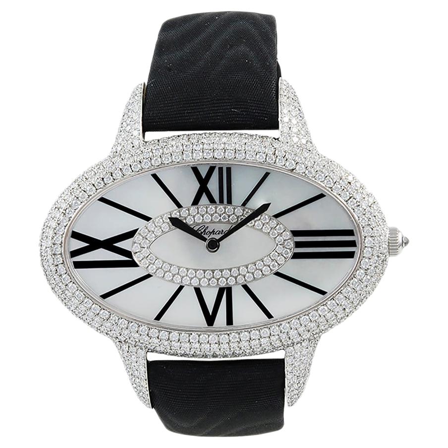 Ovale Uhr von Chopard aus Perlmutt mit Diamanten
