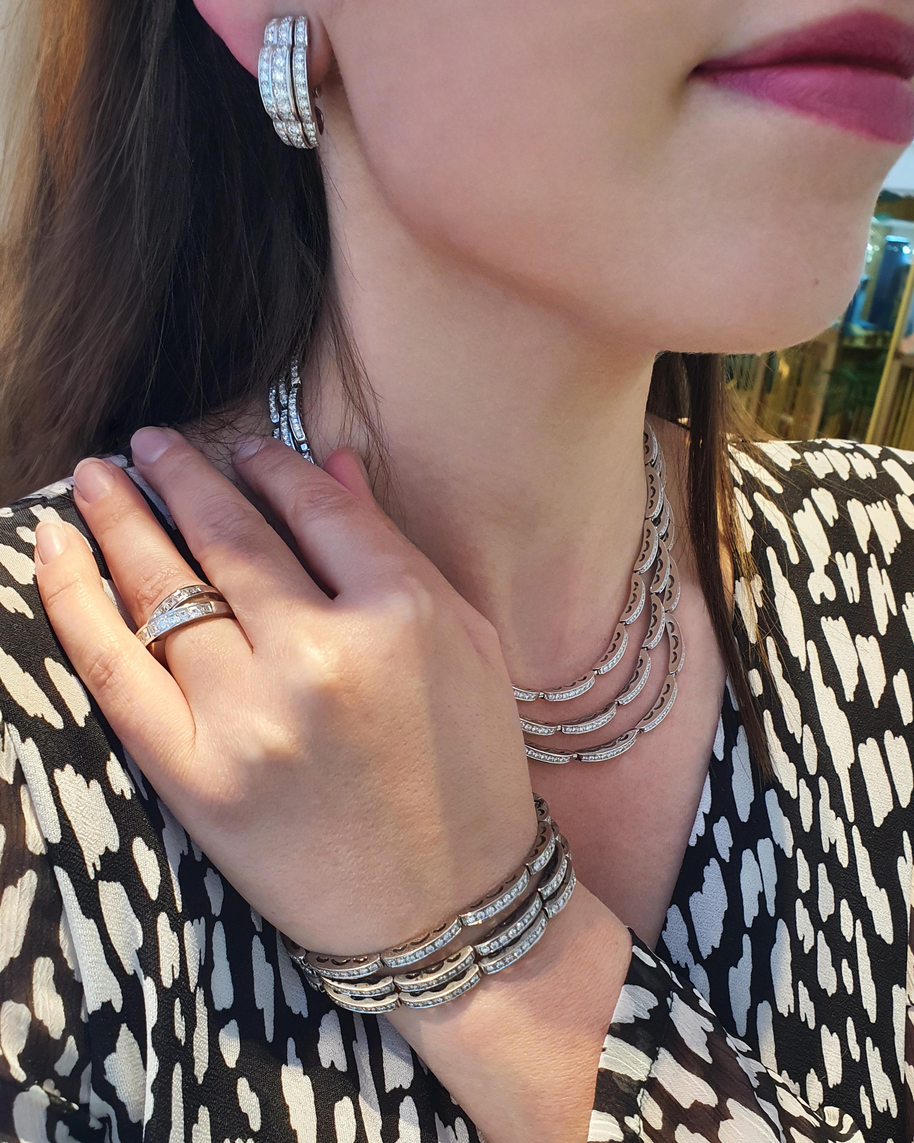 Chopard, collier, bracelet et boucles d'oreilles complètes en or blanc 18 carats avec diamants en vente 5