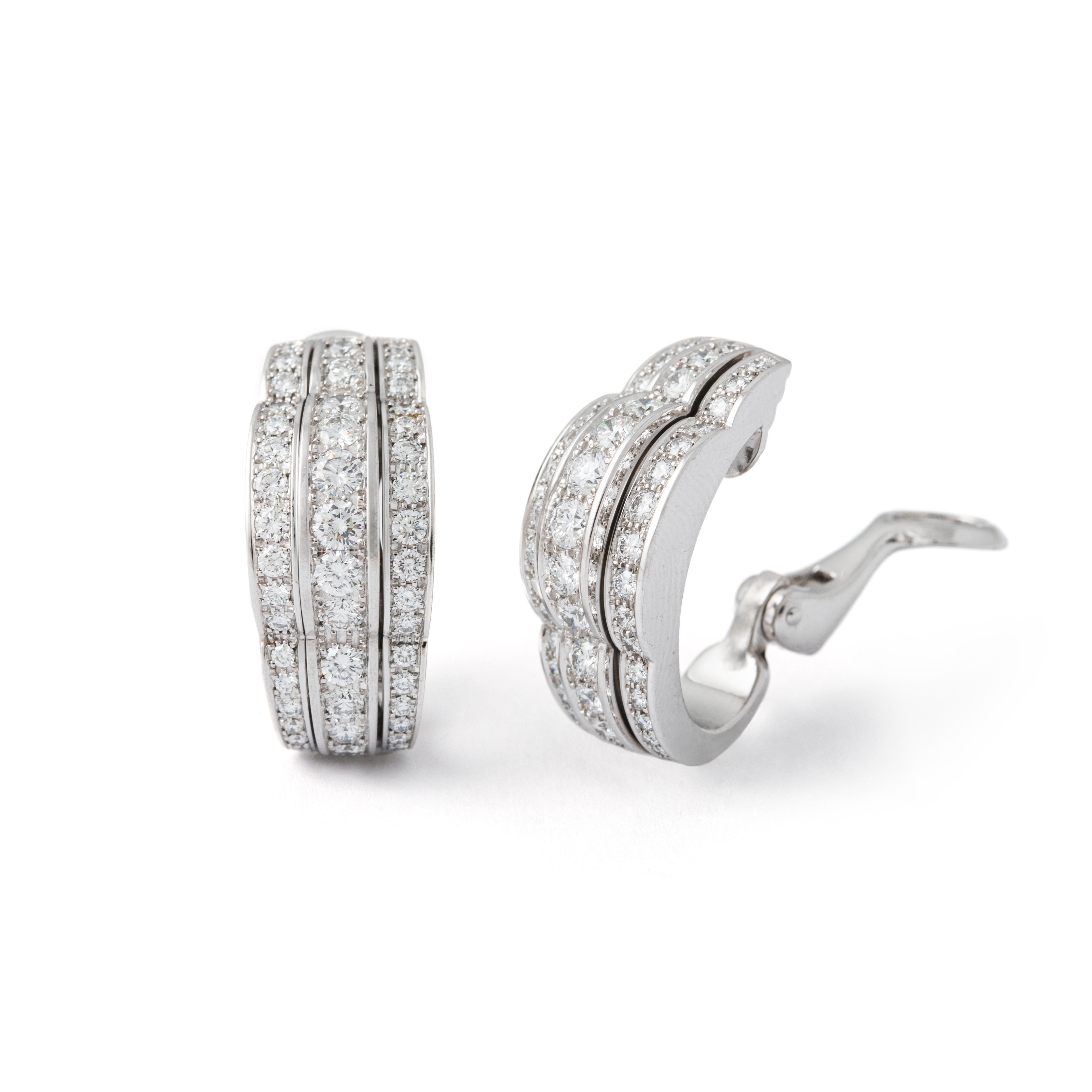 Chopard Diamond white gold 18K set composed by Necklace, bracelet, ring and earrings. 
Each signed Chopard, numbered and marked.
Circa 2010.

Necklace: 351 diamonds, 9.56 carats total weight.
Total length: approx. 40.00 centimeters.
Total width: