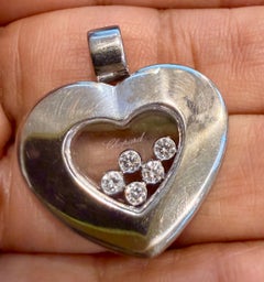 Collana Chopard con ciondolo a forma di cuore “Floating Happy Diamonds Icons” in oro bianco 18 carati