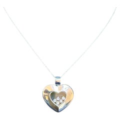 Collana Chopard con ciondolo a forma di cuore “Floating Happy Diamonds Icons” in oro bianco 18 carati