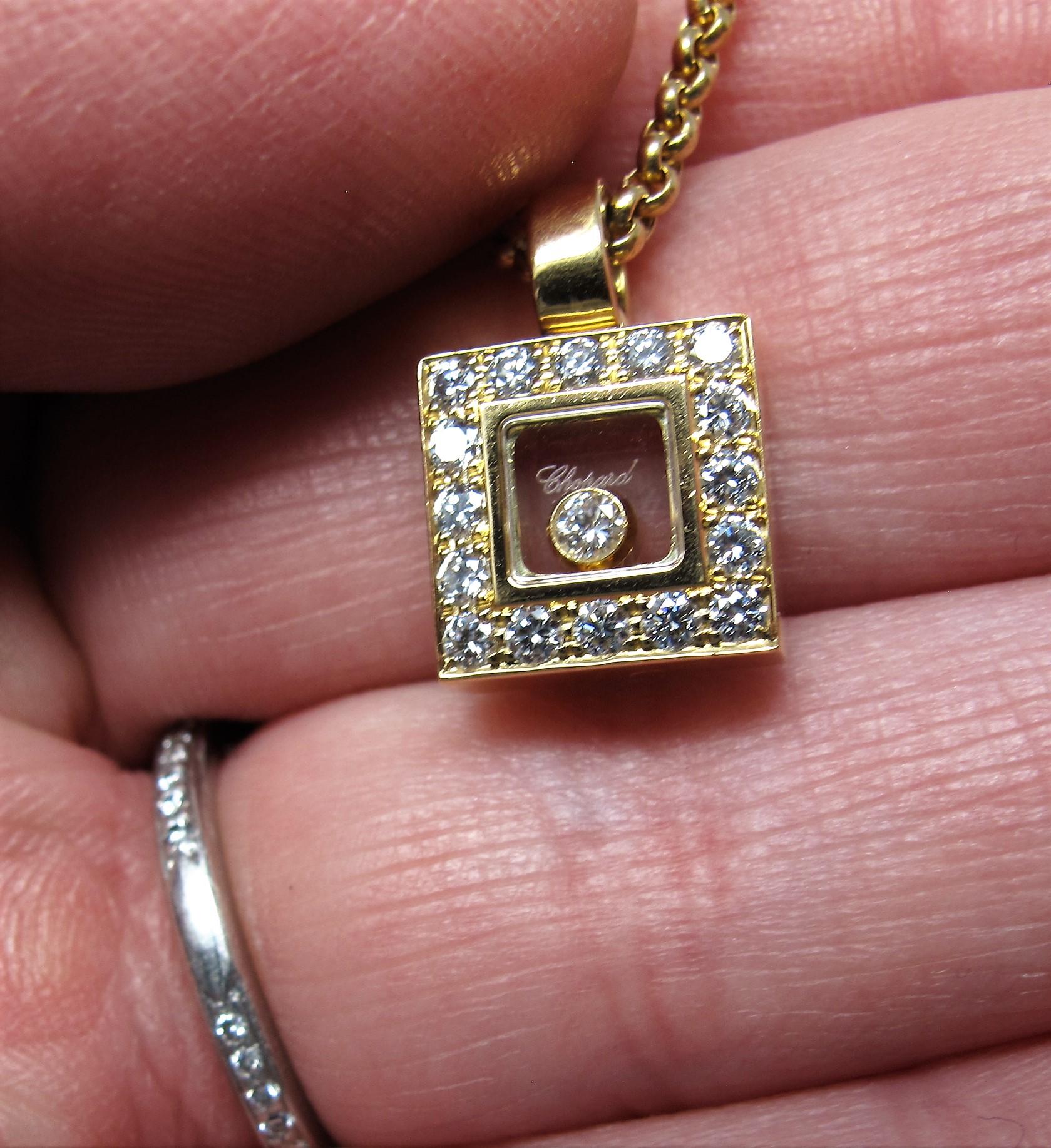 Quadratische Halskette mit schwebendem Happy Diamonds von Chopard aus 18 Karat Gelbgold 5