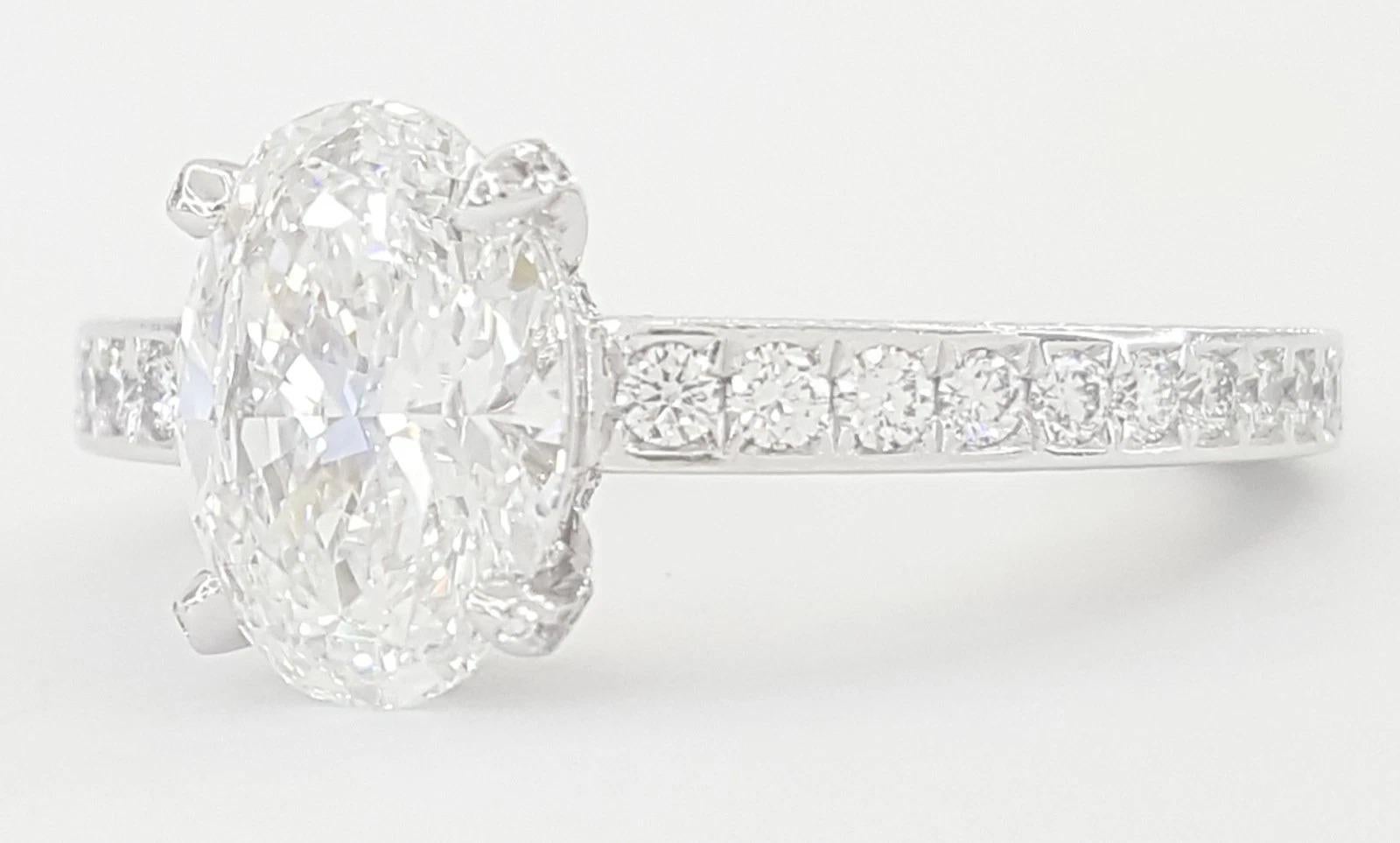 Taille ovale Chopard Bague de fiançailles certifiée GIA 2,08 carats diamant ovale taille brillant en vente