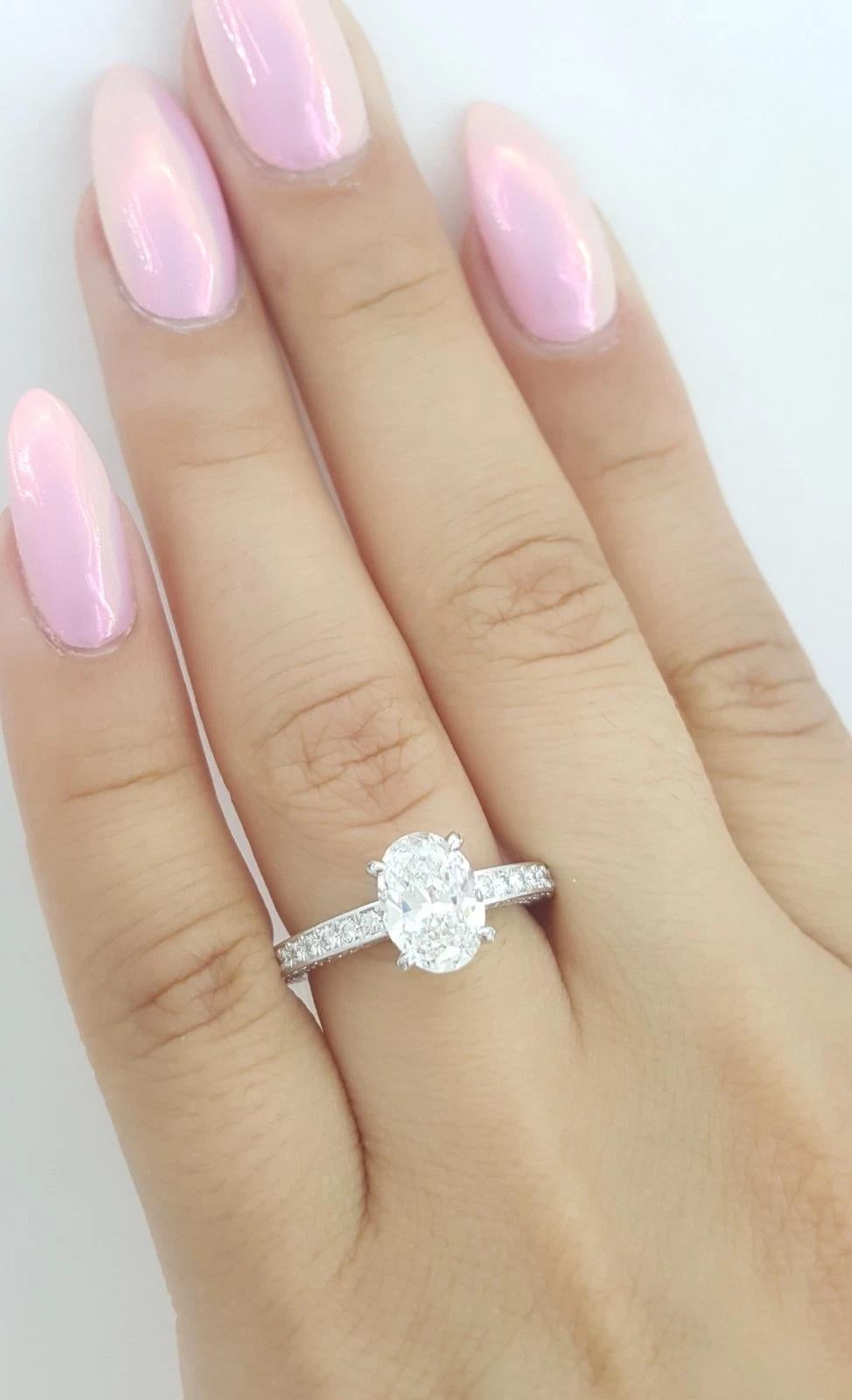 Chopard Bague de fiançailles certifiée GIA 2,08 carats diamant ovale taille brillant Excellent état - En vente à Chicago, IL