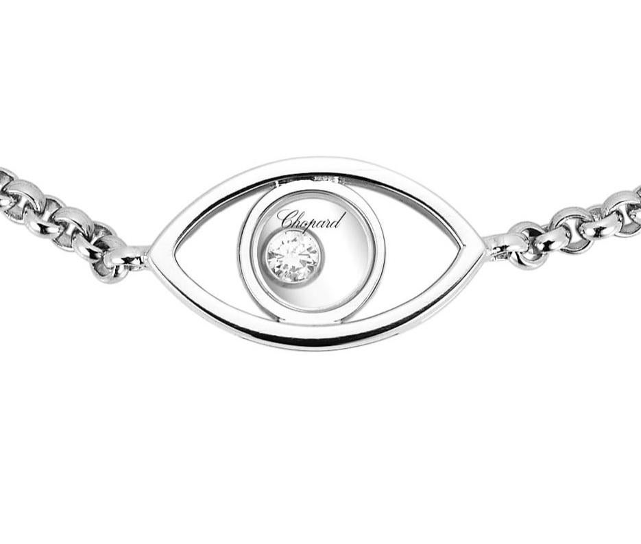 Chopard  BRACELET GOOD LUCK CHARMS mit 18 Karat Weißgold und Diamanten.
Glückssymbole werden in der Linie Good Luck Charms auf exquisite Weise mit beweglichen Diamanten kombiniert. An einer zarten, femininen Kette birgt das Glücksauge-Motiv dieses