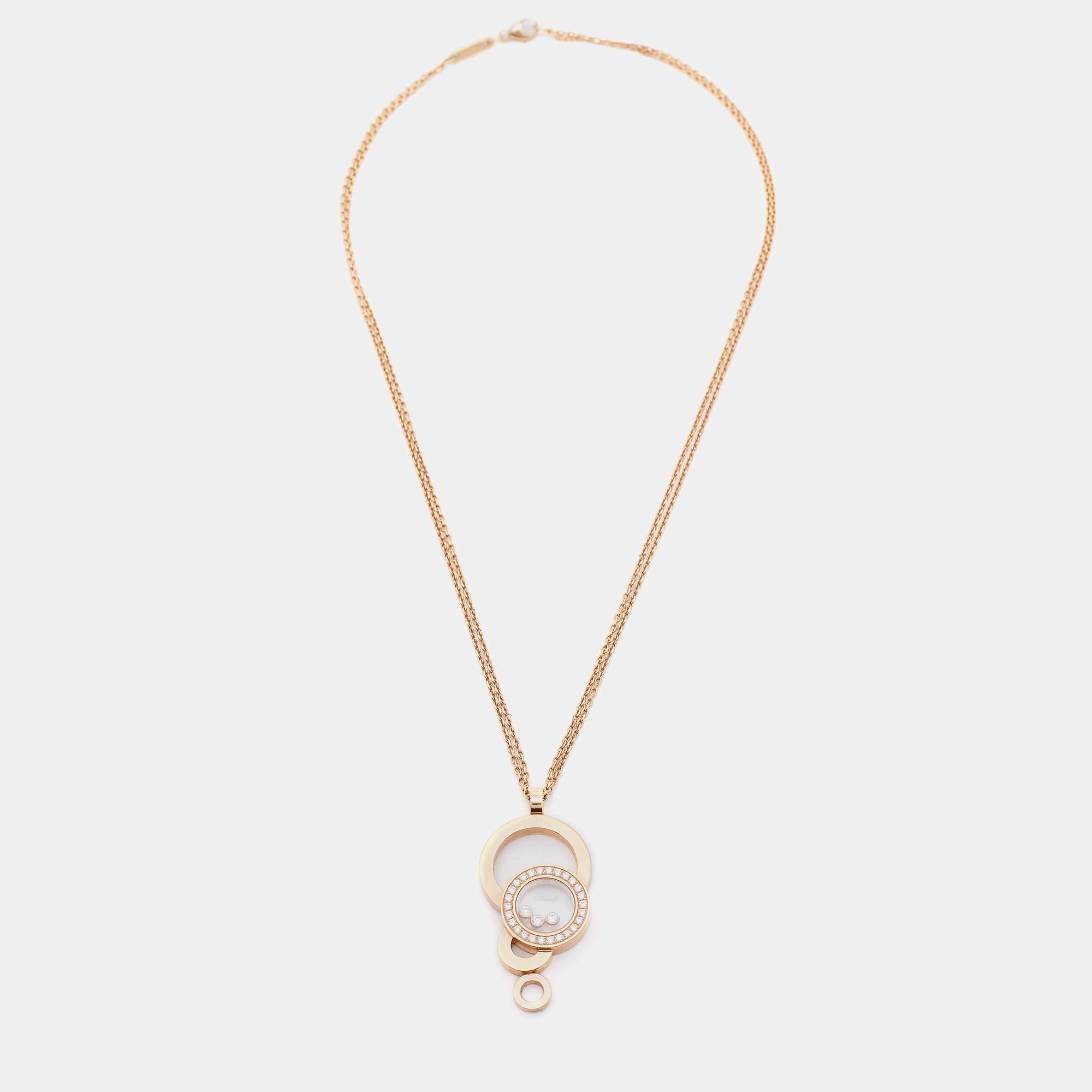 Dazzle the eyes that fall on you every time you wear this splendid piece from Chopard. Made from 18k rose gold, the necklace is from the Happy Bubbles collection. They have been styled with little rings on the pendant to resemble bubbles and