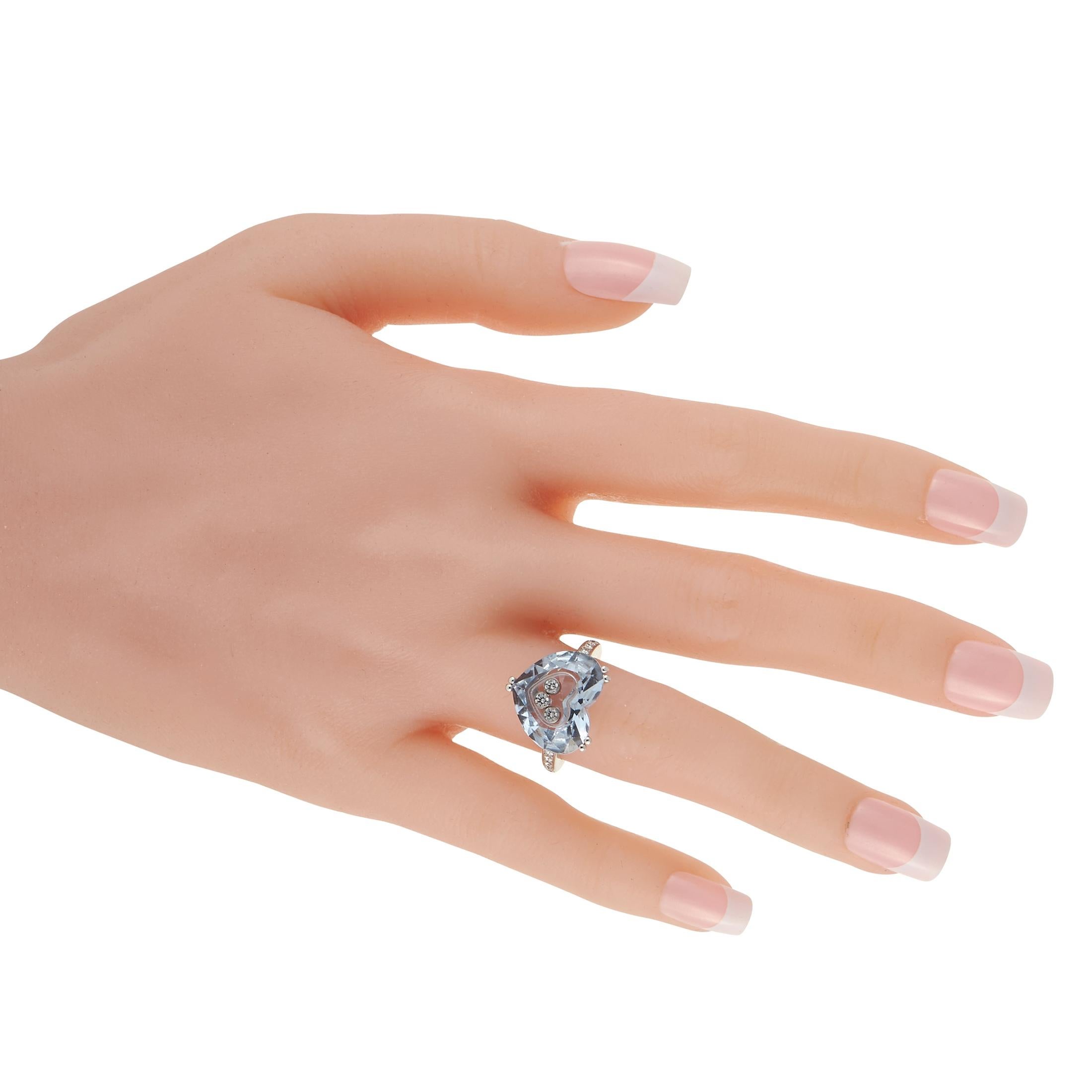 18 Karat Weißgold Happy Diamond mit 0,20 Karat Diamant und blauem herzförmigem Stein von Chopard im Zustand „Hervorragend“ in Southampton, PA