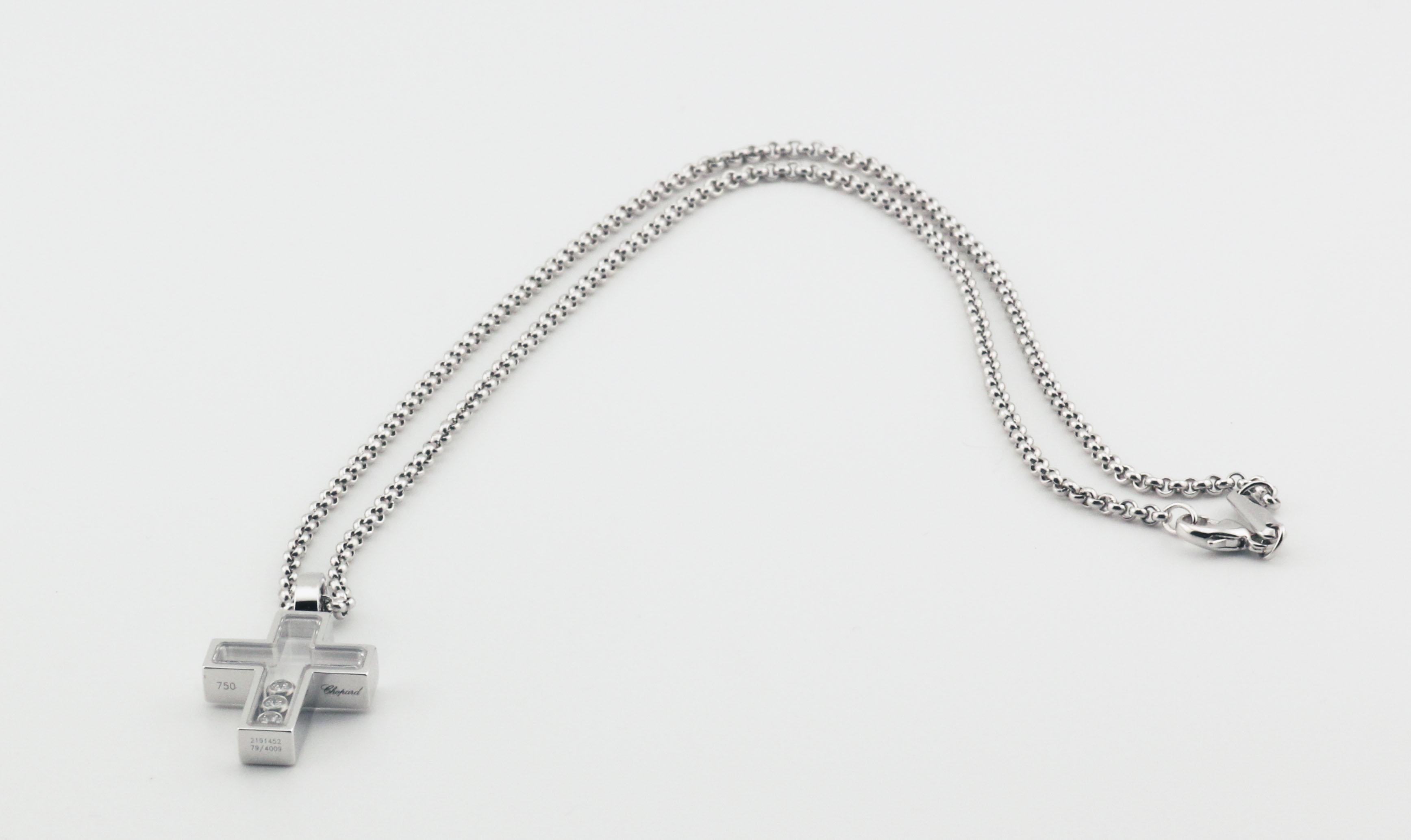 Chopard Happy Diamond 18k White Gold Cross Pendant Necklace In Good Condition In Simpsonville, SC