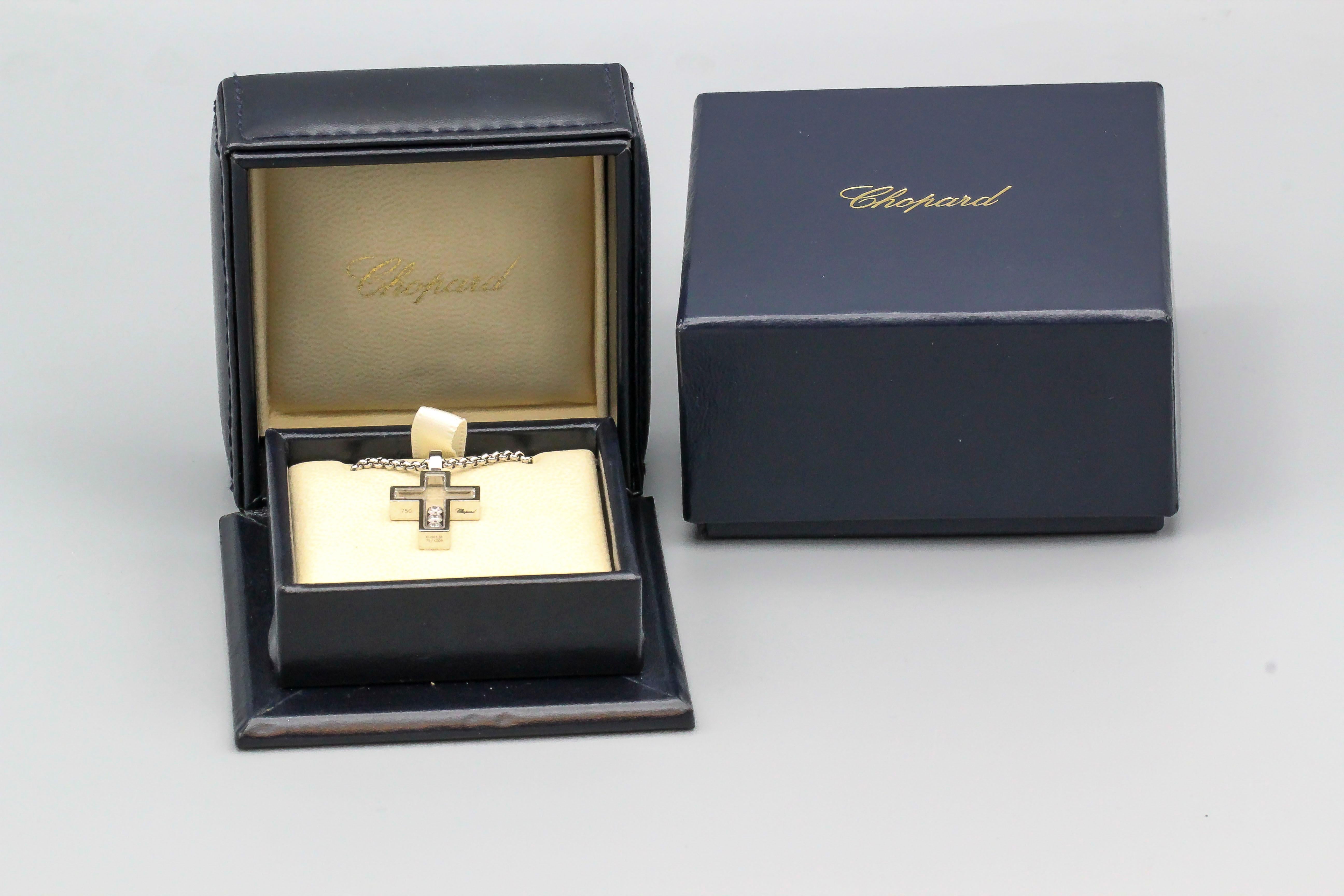 Contemporary Chopard Happy Diamond and 18 Karat White Gold Cross Pendant Necklace