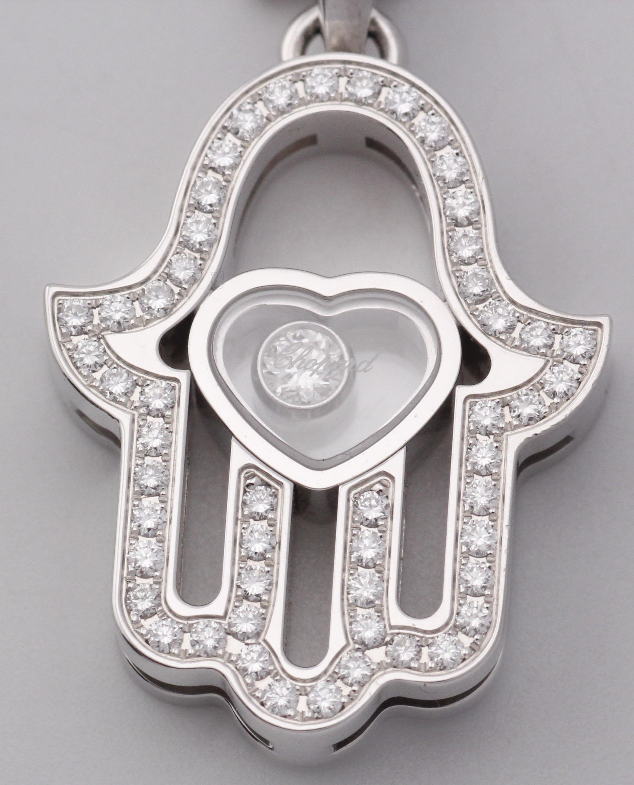 Collana con ciondolo in oro bianco 18k Chopard Happy Diamond Hamsa Hand in vendita 5