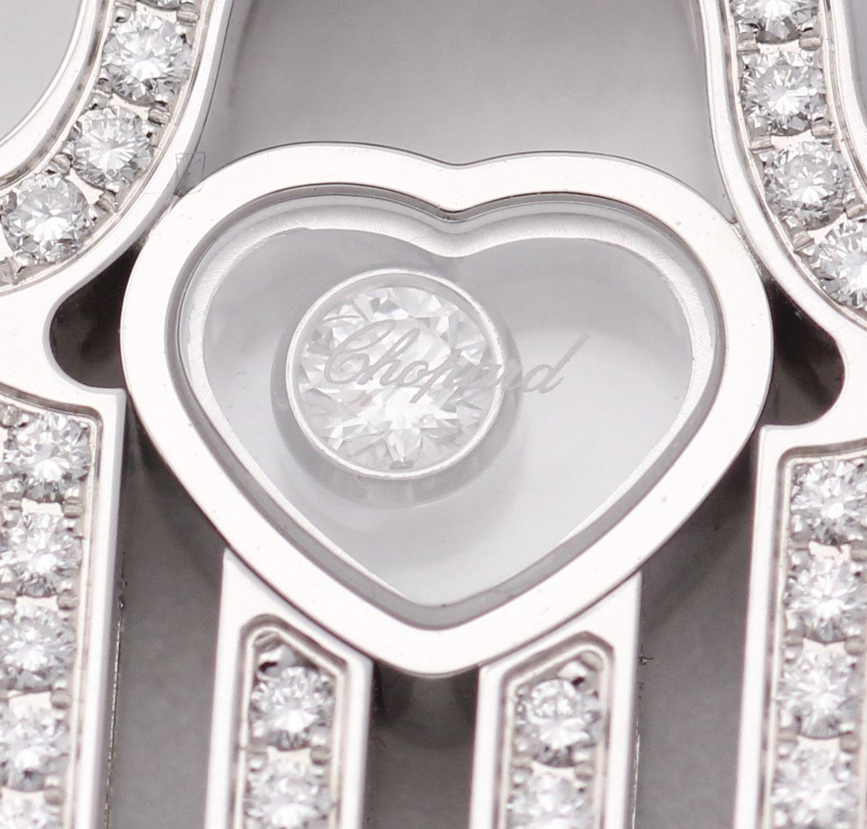 Collana con ciondolo in oro bianco 18k Chopard Happy Diamond Hamsa Hand in vendita 6