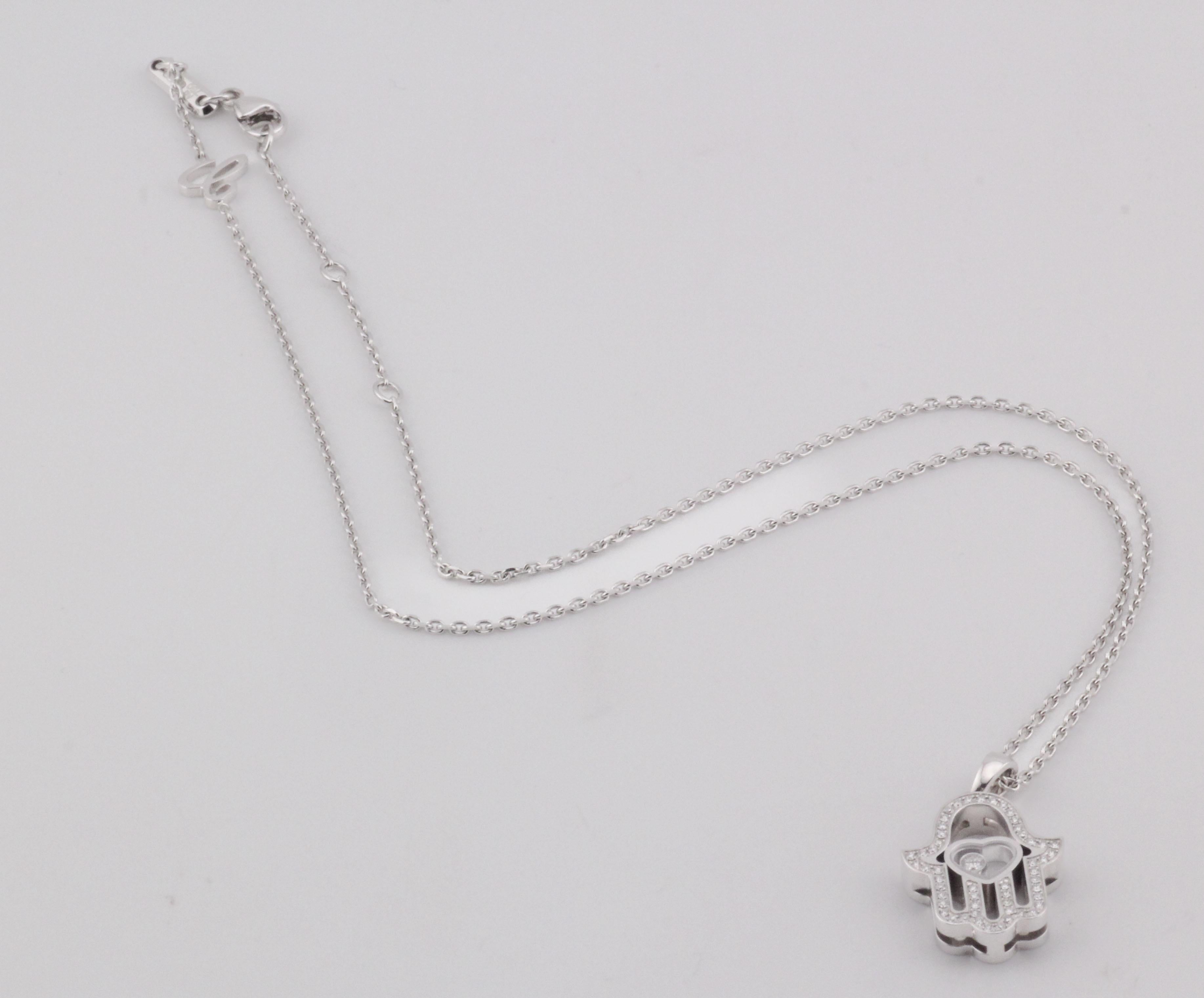 Collana con ciondolo in oro bianco 18k Chopard Happy Diamond Hamsa Hand In condizioni ottime in vendita a Simpsonville, SC