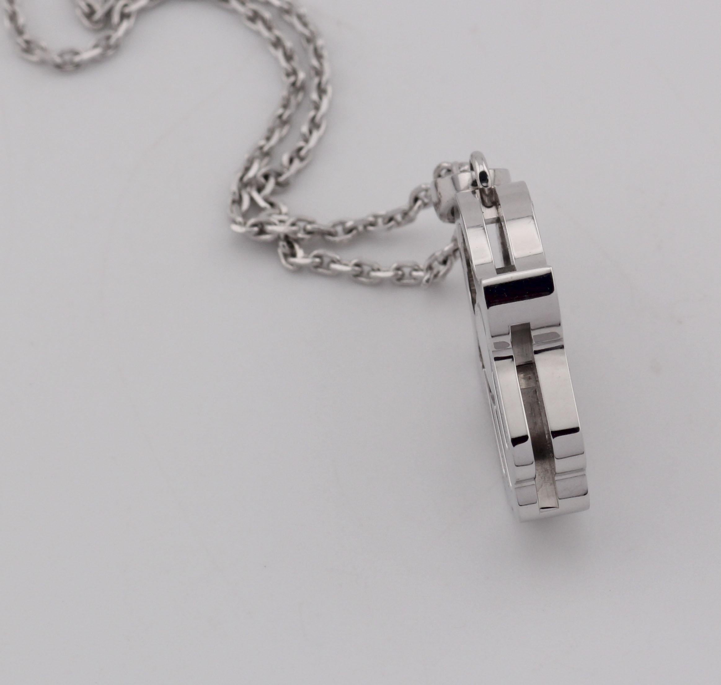 Collana con ciondolo in oro bianco 18k Chopard Happy Diamond Hamsa Hand in vendita 3