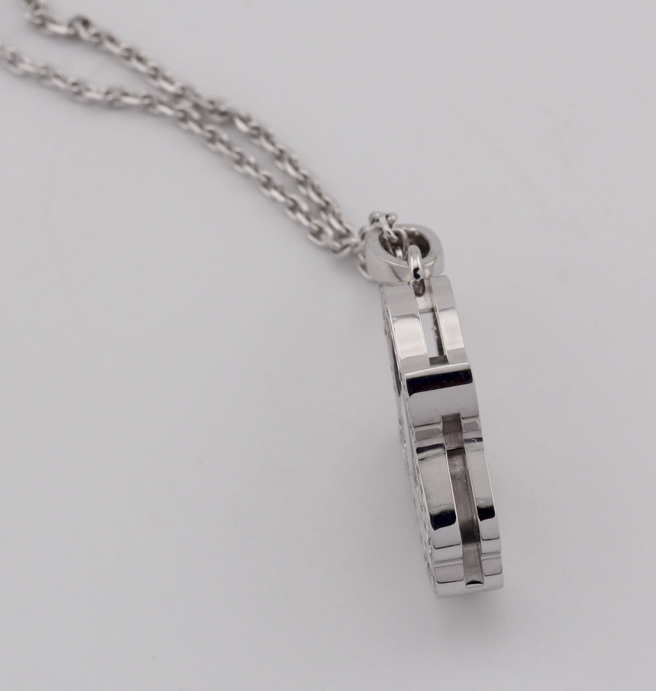 Collana con ciondolo in oro bianco 18k Chopard Happy Diamond Hamsa Hand in vendita 4