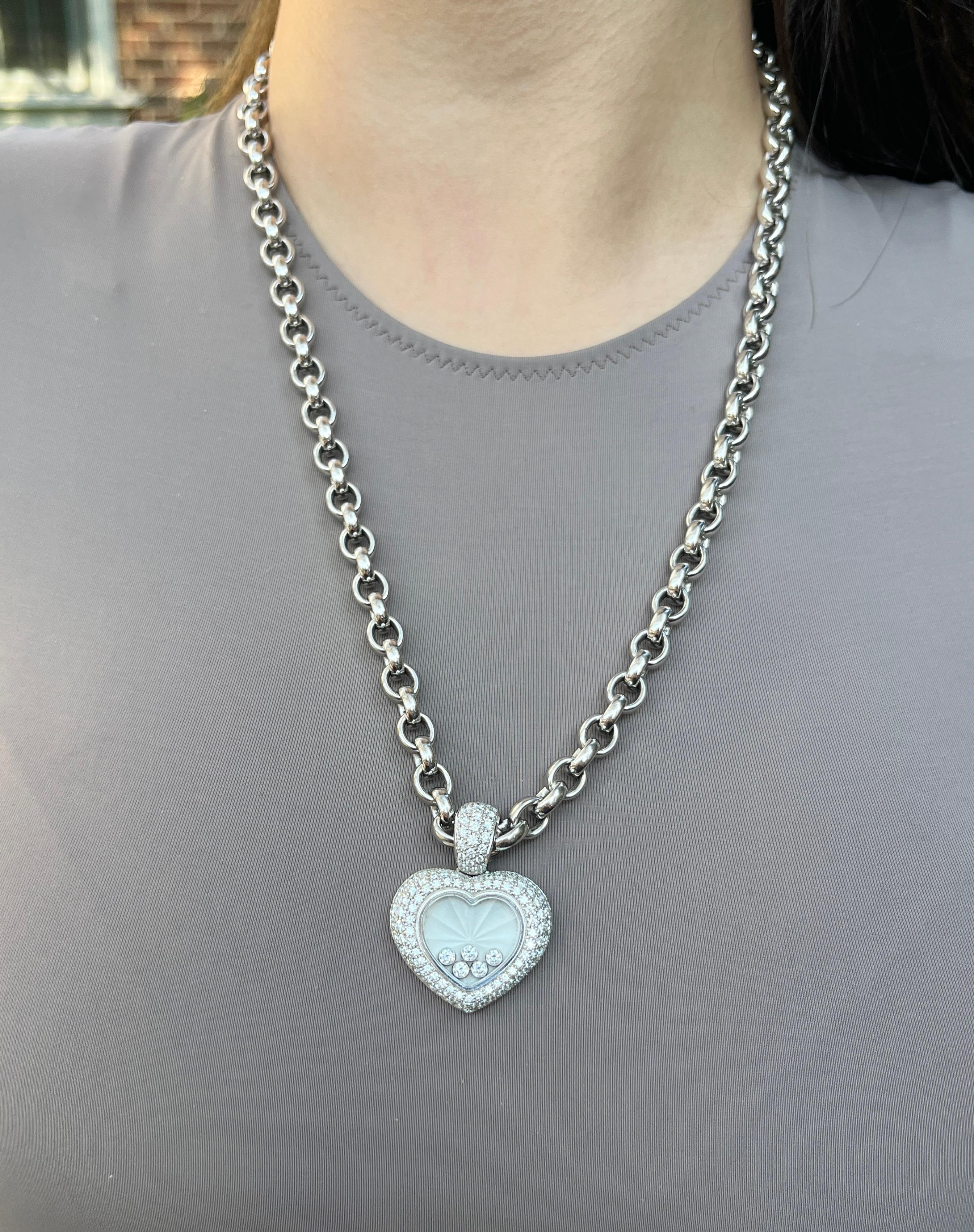 Modern Chopard Happy Diamond Heart Pendant Necklace in 18K White Gold With Pouch/Paper For Sale