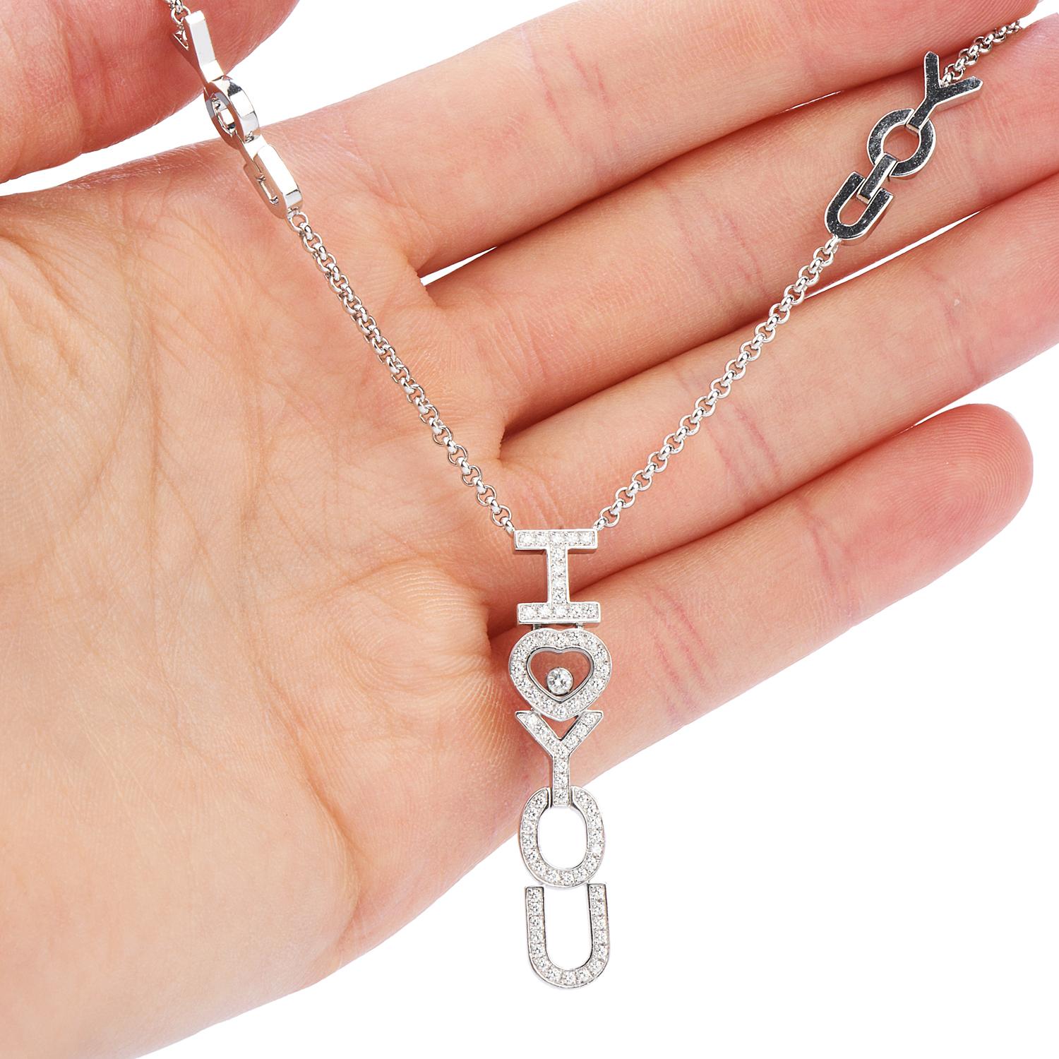 Chopard, collier pendentif Happy Diamond « I Love You » en or 18 carats en vente 1