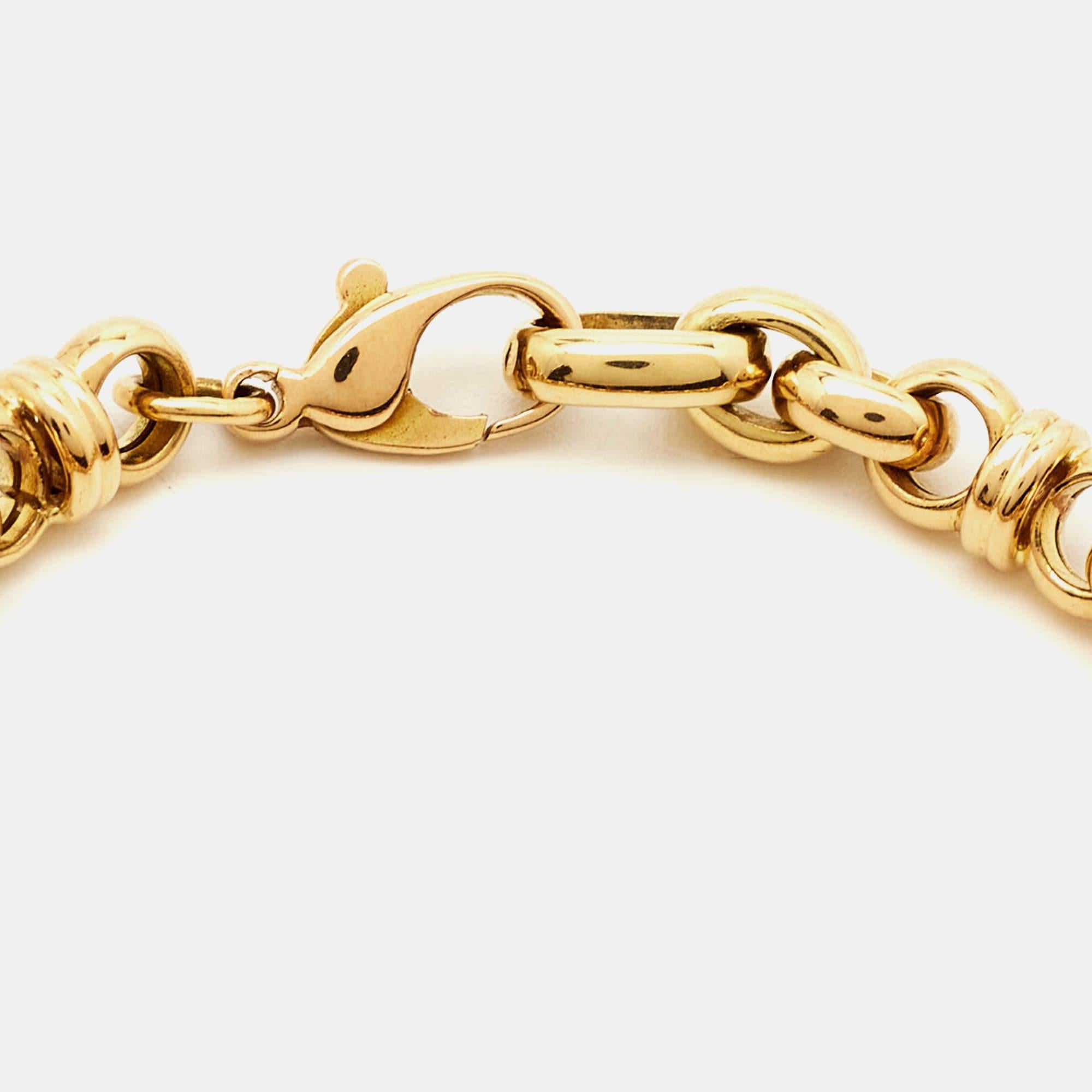 A symbol of timeless beauty by Chopard in the form of this precious bracelet from the Happy Diamond collection. Formed using 18k yellow gold, the bracelet has dangling charms that say 'I Love You'. Three dancing diamonds are applied to create the