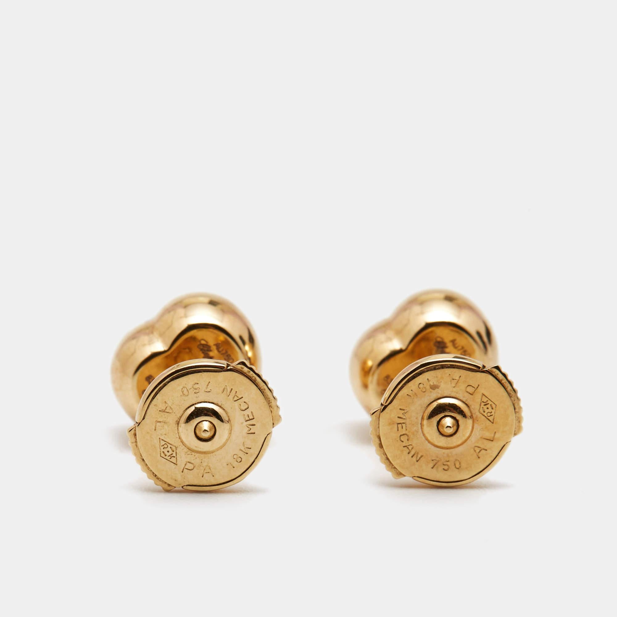 Diese atemberaubend schönen Happy Diamonds Icons Ohrringe von Chopard sind von feinster Handwerkskunst und Liebe zum Detail geprägt und wurden von Wassertropfen in einem Wasserfall inspiriert. Die Herzen sind kunstvoll aus 18-karätigem Gelbgold