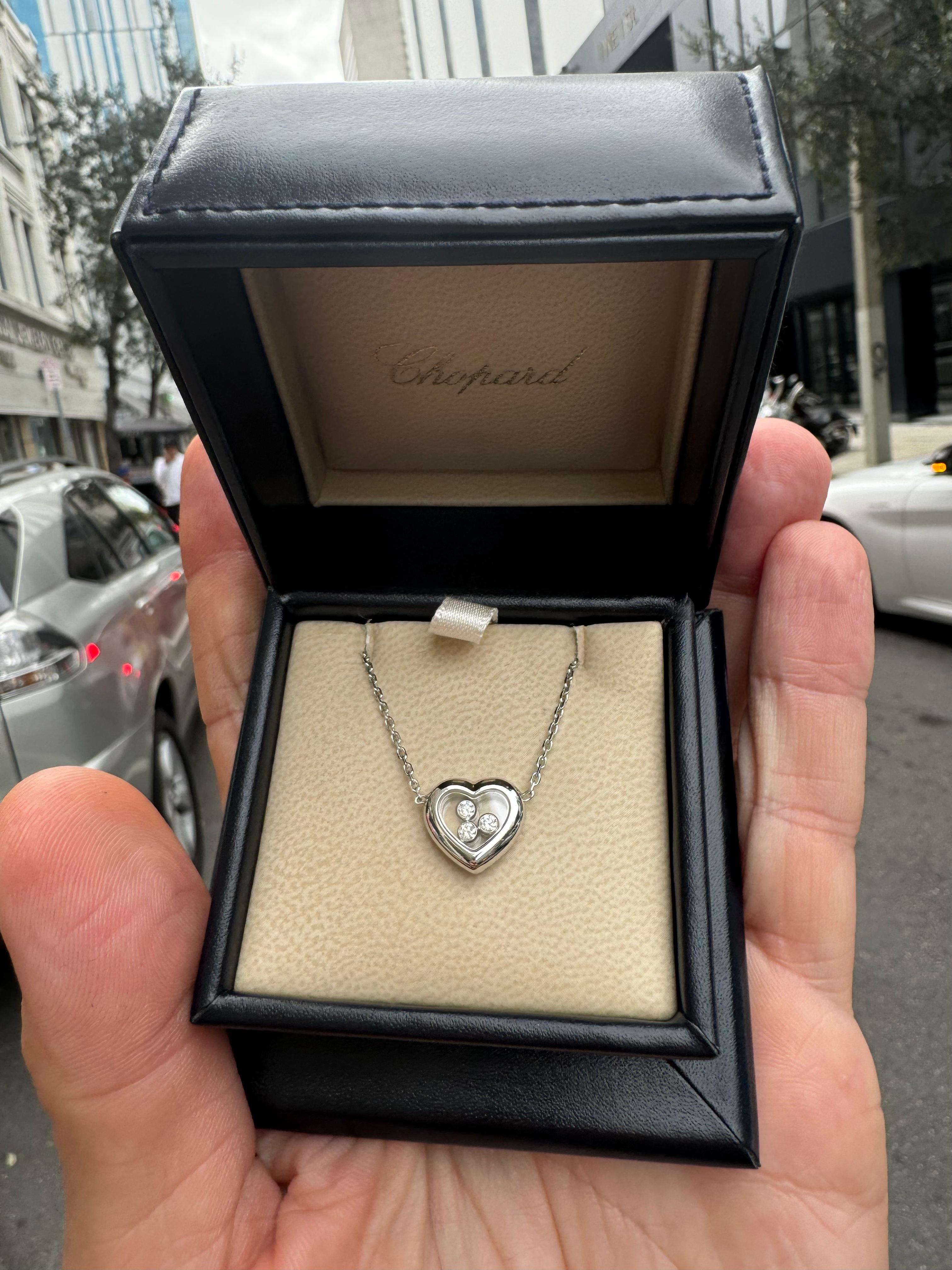 Chopard Happy Diamond Necklace Heart Pendant Three Diamond 18k White Gold In Excellent Condition For Sale In MIAMI, FL
