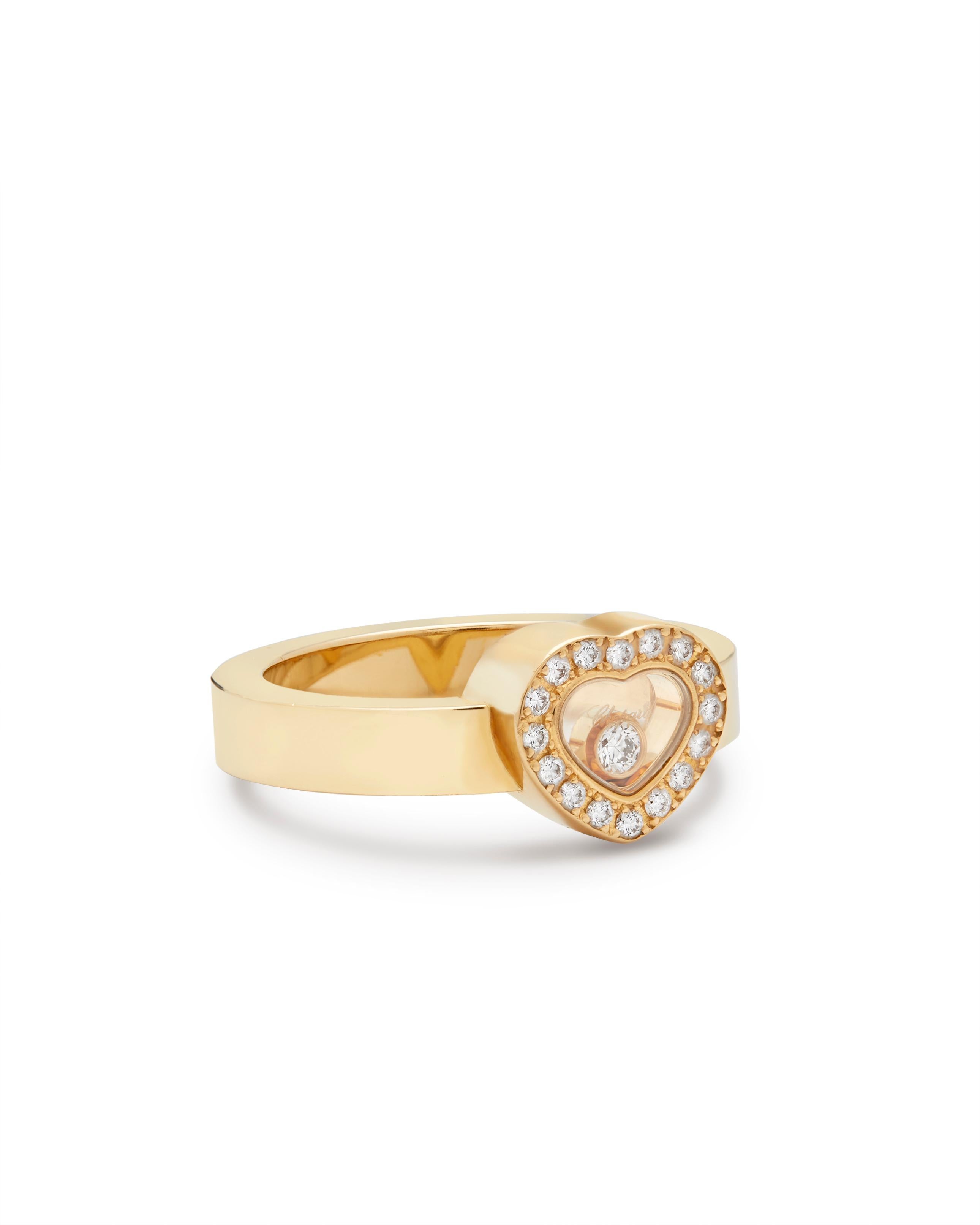 Chopard Happy diamond ring.

The iconic Happy Diamond ring, daring as they are fun, the Diamond freely moving in-between two Sapphire crystals. A token a beautiful taken of Free-spirited Love and devotion. 

18ct Yellow gold set with 17 Diamonds