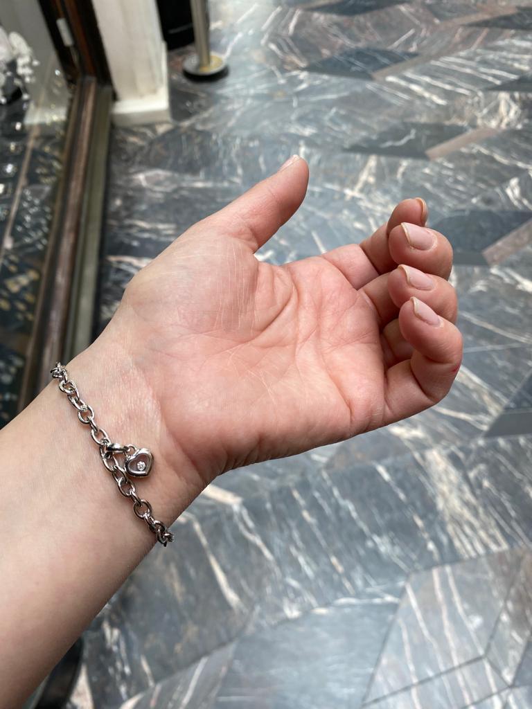 Chopard Happy Diamonds 18 Karat White Gold Heart Bracelet In Good Condition In London, GB