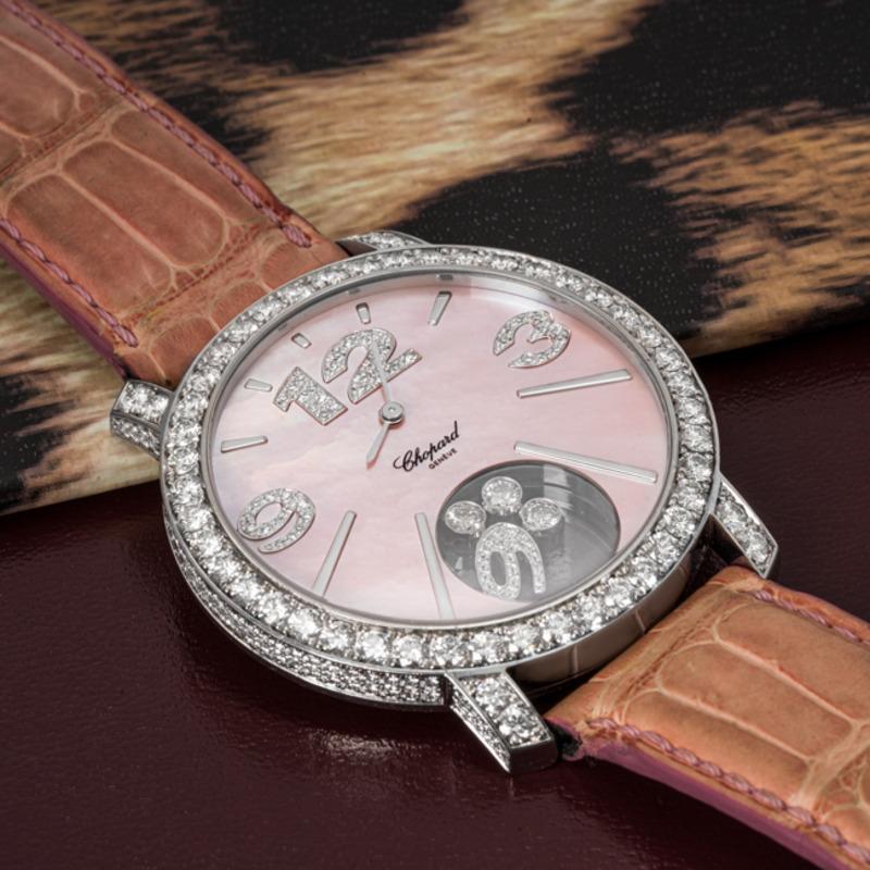 Women's Chopard Happy Diamonds 18 Karat White Gold Pink Mother of Pearl Dial 20/7450-20 For Sale