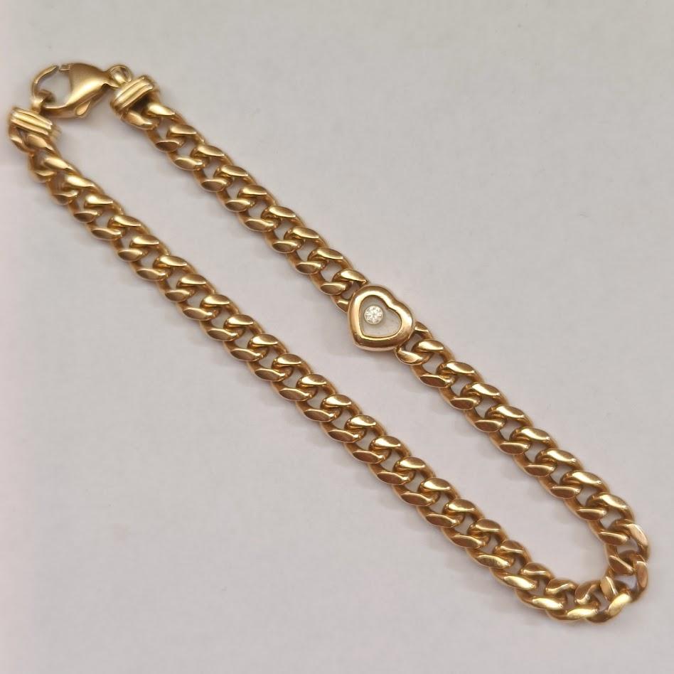 Chopard, Happy Diamonds curb link bracelet crafted in 18k solid gold.
A small movable diamond is set under glass inside a heart-shaped decoration. Vintage piece from a 90s collection, design no longer in production. Signed Chopard 750.

Good