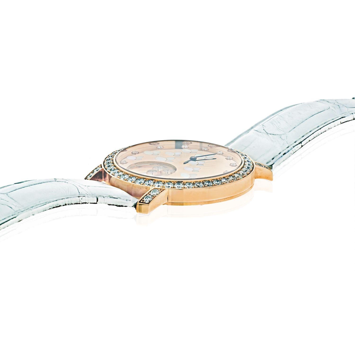 Chopard Happy Sport 18k Rose Gold Leather Diamonds Rose Ladies Watch 207450-4176.

Rose gold-tone 18kt rose gold case with a white genuine leather strap. Fixed rose gold-tone bezel with diamond set 18kt rose gold. Gold-tone dial with blue hands and