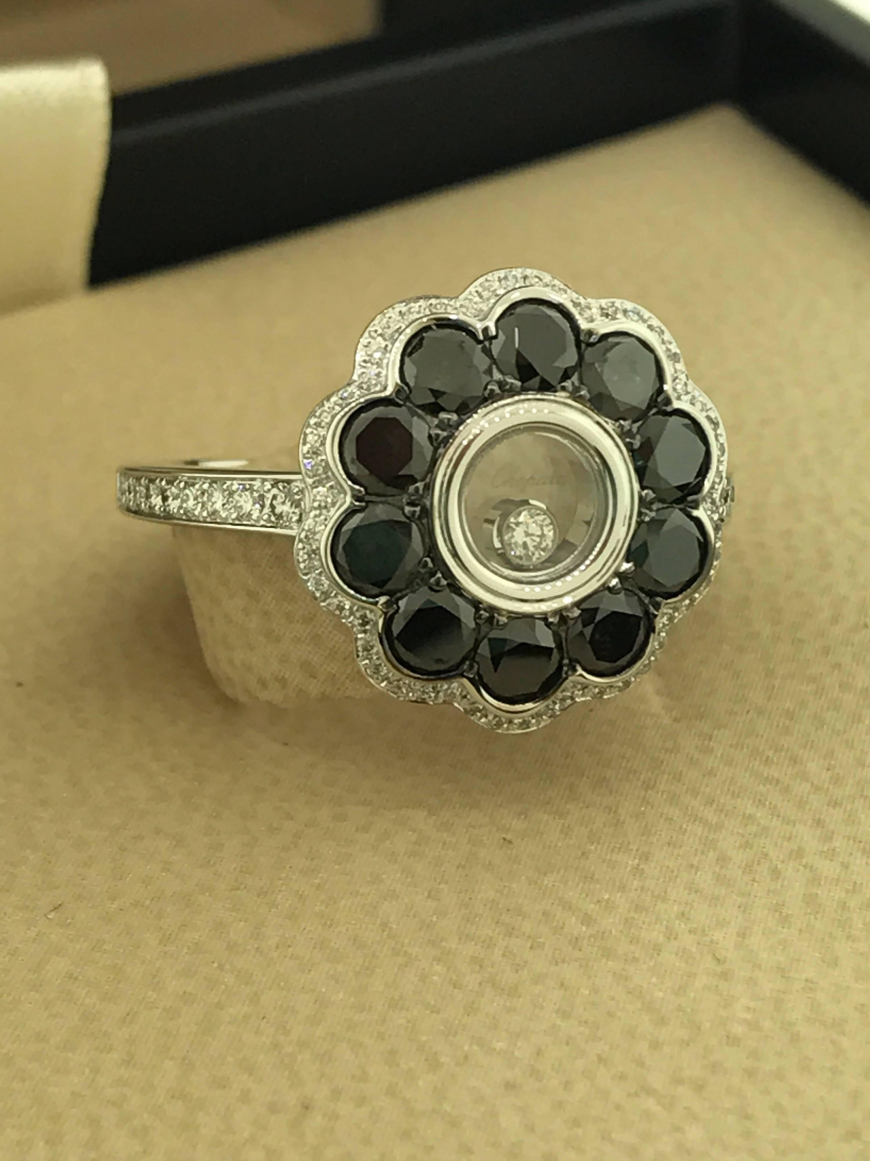 Chopard Happy Diamonds 18 Karat White Gold Pave Diamond Flower Ring 826569 In New Condition For Sale In New York, NY