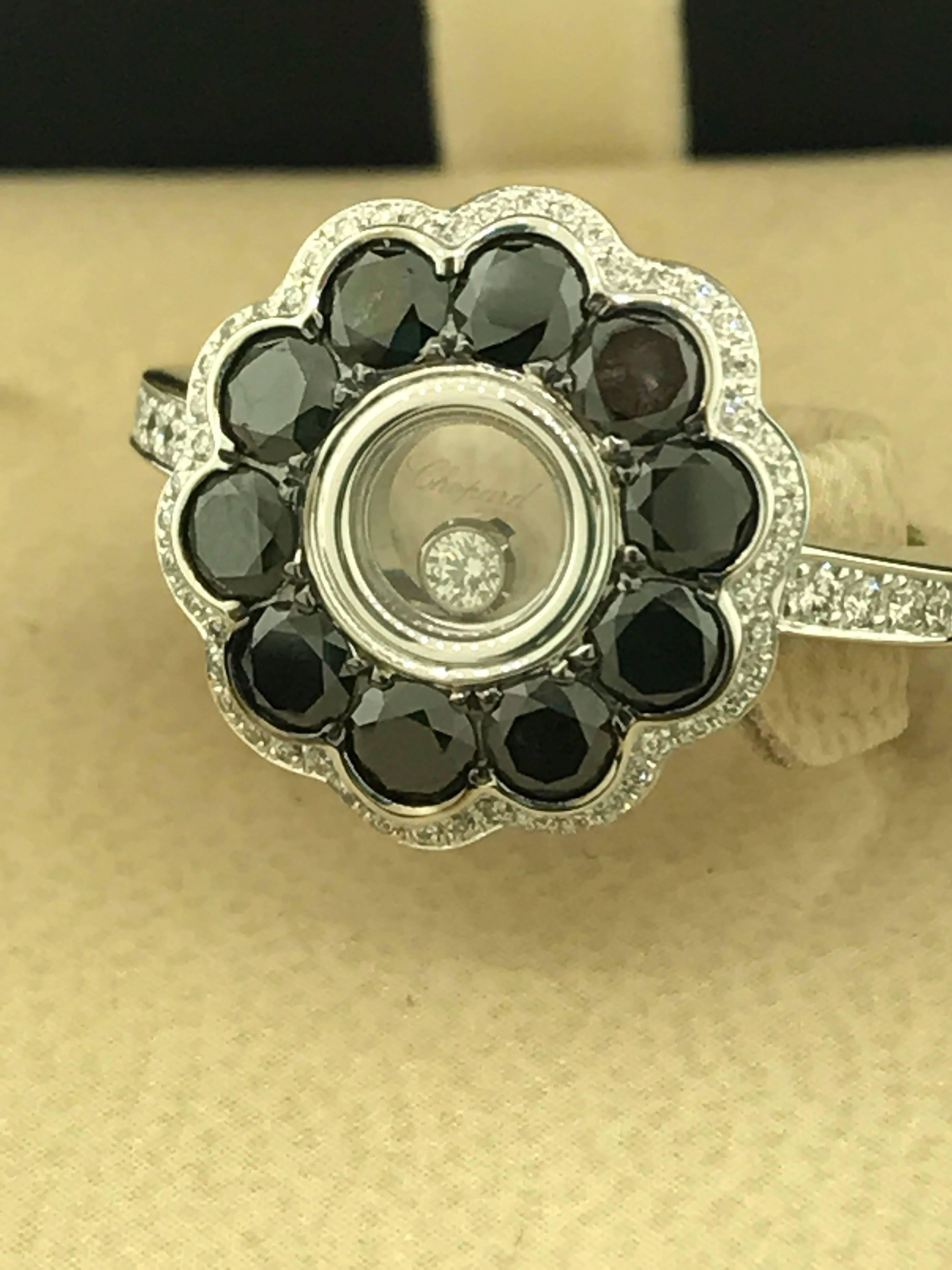 Chopard Happy Diamonds Flower Ring

Model Number: 82/6569-1111

100% Authentic

Brand New

Comes with original Chopard box, certificate of authenticity and warranty, and jewels manual

18 Karat White Gold (6.60gr)

70 White Diamonds on the ring (.24