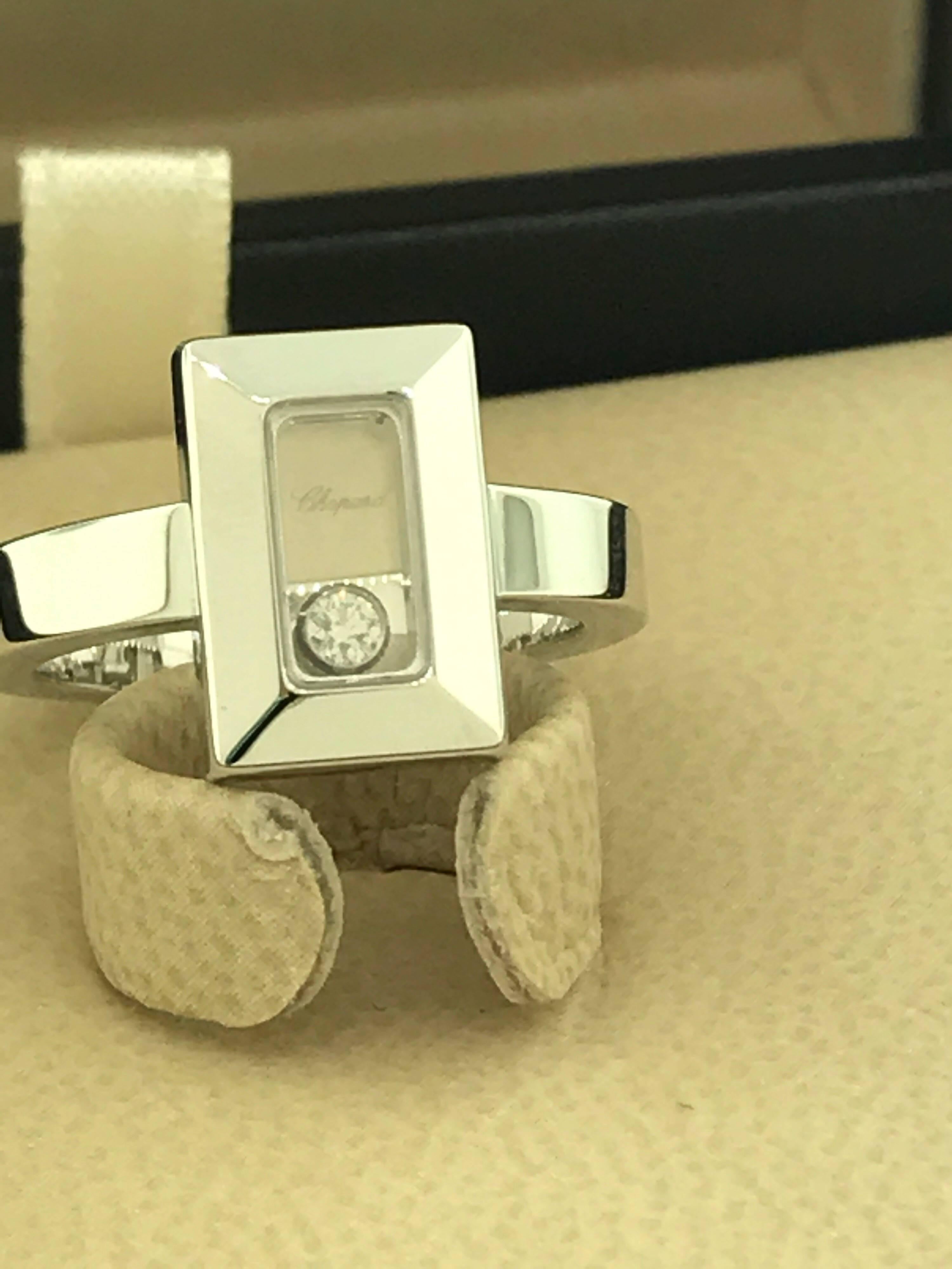 Chopard Happy Diamonds 18k Karat White Gold Rectangular Shape Ring 82/6729 In New Condition In New York, NY