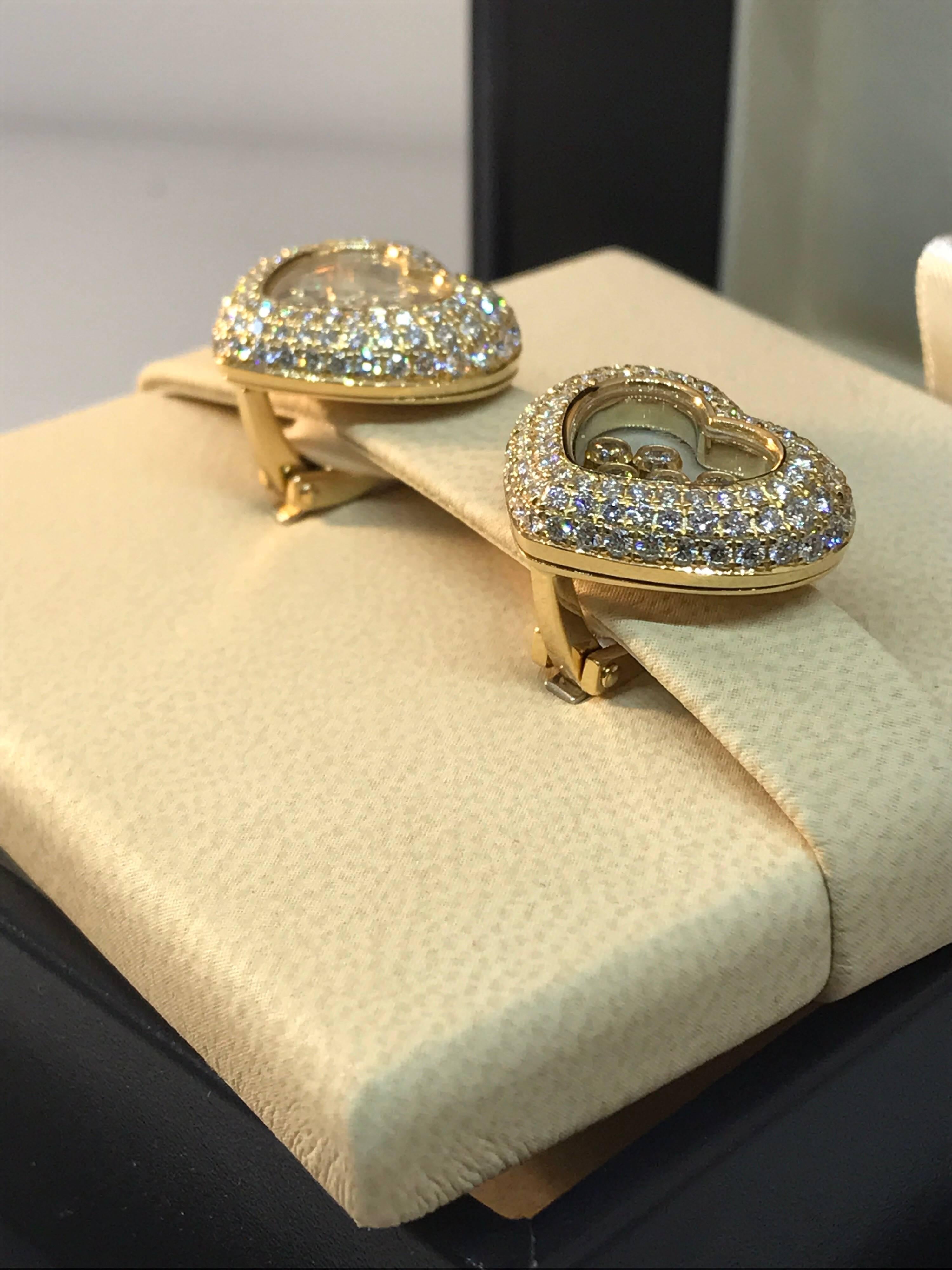 Chopard Happy Diamonds 18 Karat Yellow Gold and Diamond Large Heart Earrings In New Condition For Sale In New York, NY