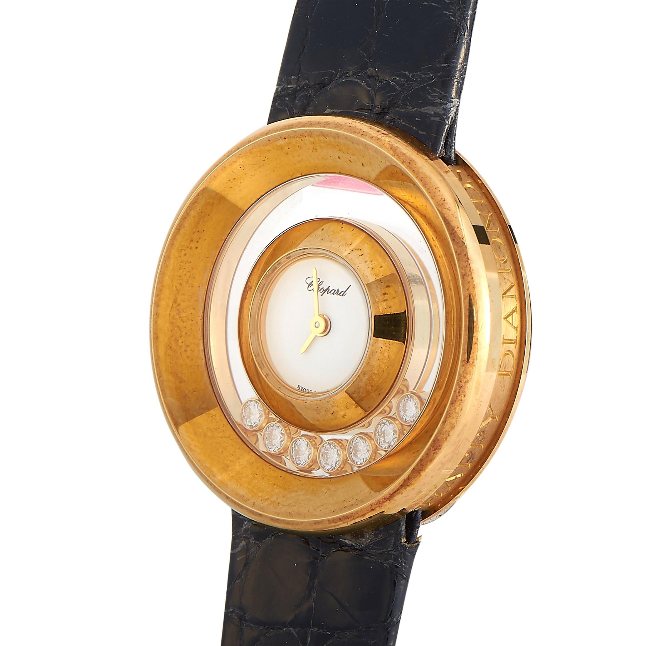 Die Chopard Happy Diamonds Damenuhr, Referenznummer 20/6923, ist ein einzigartiger Luxuszeitmesser, der Sie immer wieder aufs Neue begeistern wird.

Das elegante Gehäuse aus 18 Karat Gelbgold ist das erste, was Ihnen an diesem atemberaubenden Design