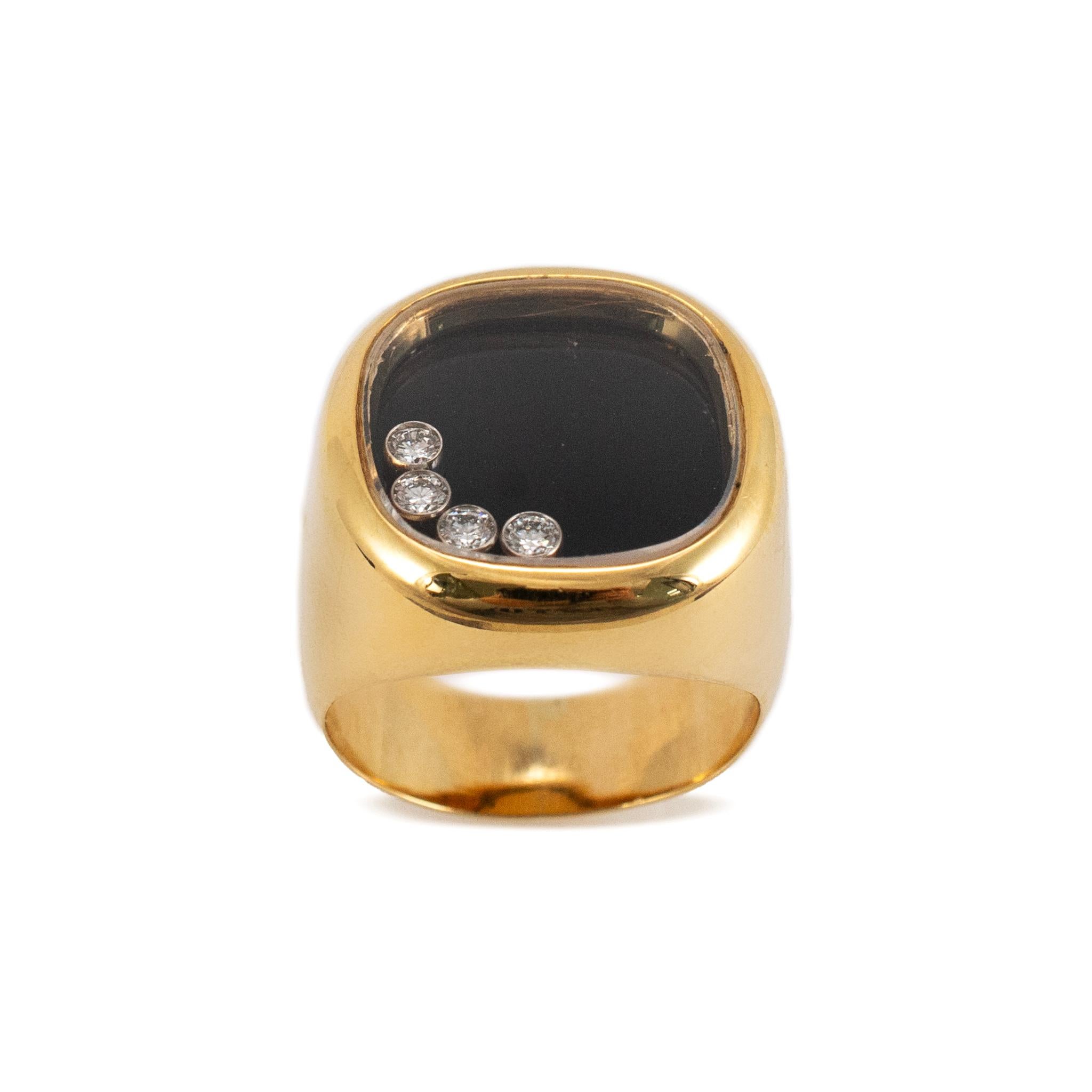 Marchio: Chopard

Genere: Unisex

Tipo di metallo: Oro giallo 18 carati

Misura dell'anello: 8

Width: 6.90 mm

Weight: 21.55 grams

Unisex CHOPARD designer made polished 18K yellow gold modern-style (1950 to present), diamond and onyx signet,