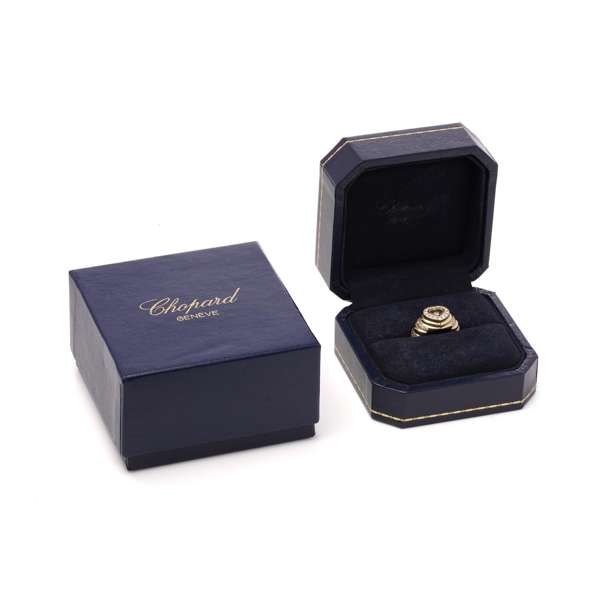 Chopard Happy Diamonds 18kt Gold Herz Ring - Original Box enthalten

Ein authentischer Chopard Happy Diamonds Ring aus 18 Karat Gelbgold, besetzt mit Diamanten im Brillantschliff um das Herzmotiv und die Schultern. Der zentrale herzförmige Kristall