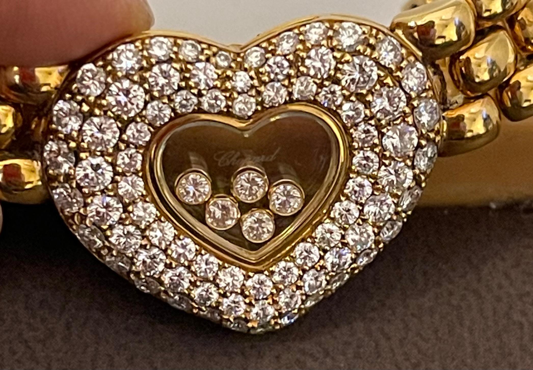 18k Gelbgold Happy Diamonds Diamant Herz Halskette 
von Chopard. 
Mit 83 runden Diamanten im Brillantschliff VVS1 Reinheit, E Farbe Gesamtgewicht ca.  des Herzens beträgt 2,59ct
es gibt 5 schwimmende Diamanten 0,16 ct 
TDW 2,75 ct
Länge: 16
