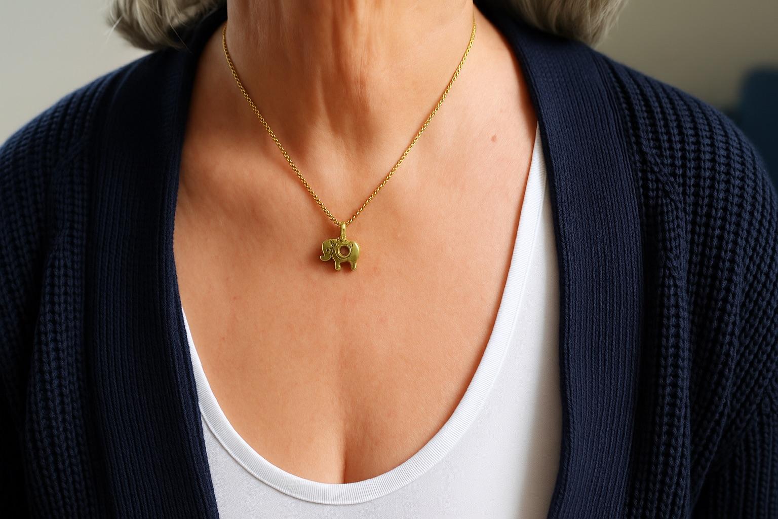 An 18kt yellow gold Chopard Happy diamonds Elephant pendant. Set in the centre with the famous and playful moving happy diamond and a little sapphire as an eye. Signed and numbered on the back. Attached to an original 18k yellow gold Chopard