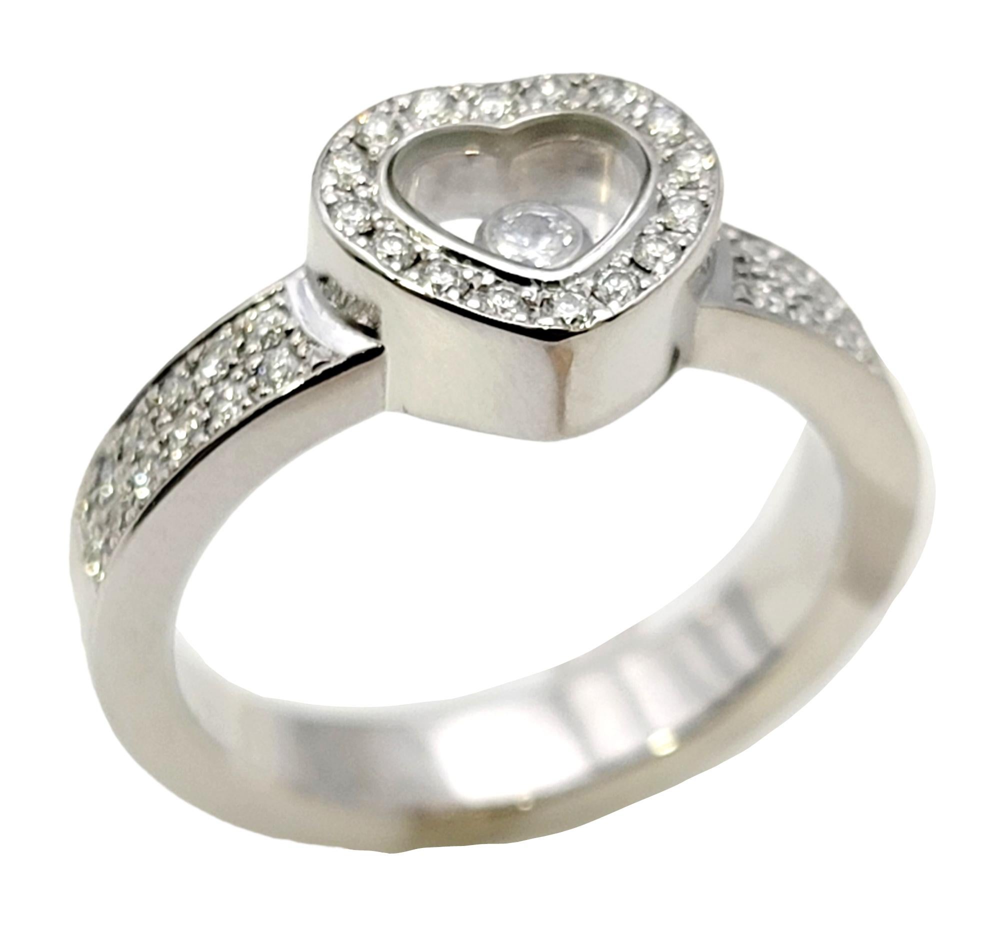 Contemporain Chopard, bague Happy Diamonds Heart Pave Halo en or blanc 18 carats en vente