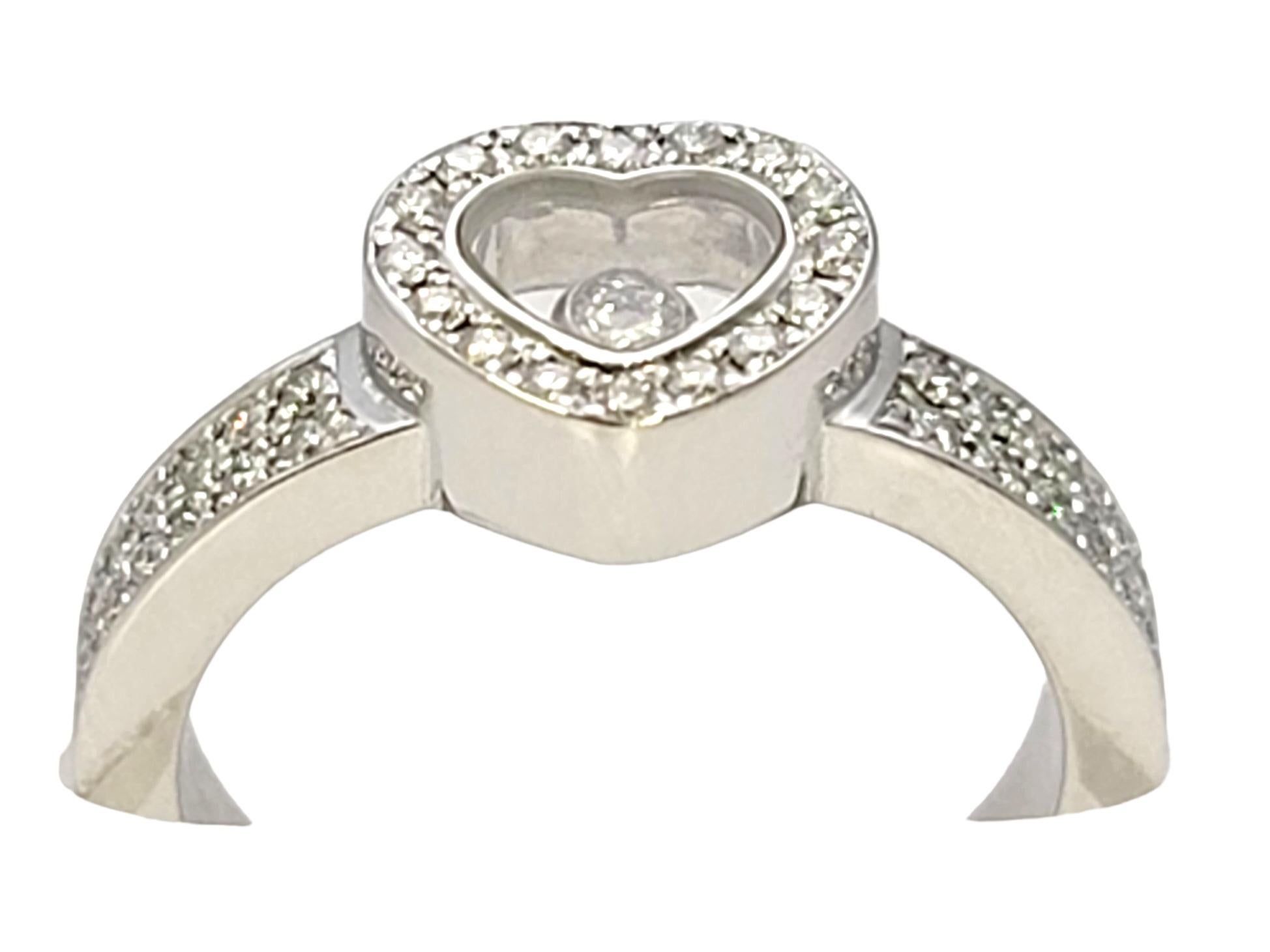 Taille ronde Chopard, bague Happy Diamonds Heart Pave Halo en or blanc 18 carats en vente