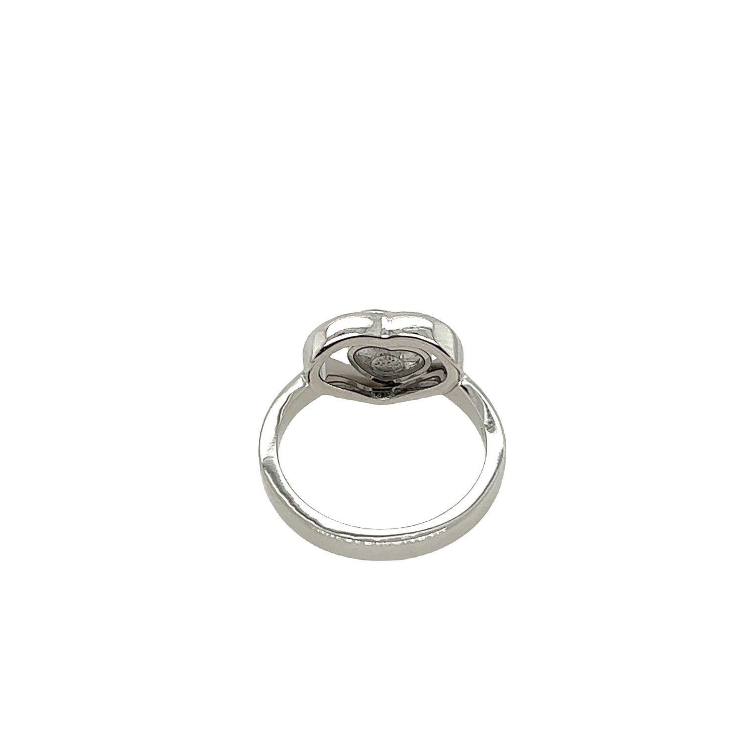 Chopard Happy Diamonds Heart Shape Ring 3207992 in 18ct White Gold In Excellent Condition For Sale In London, GB