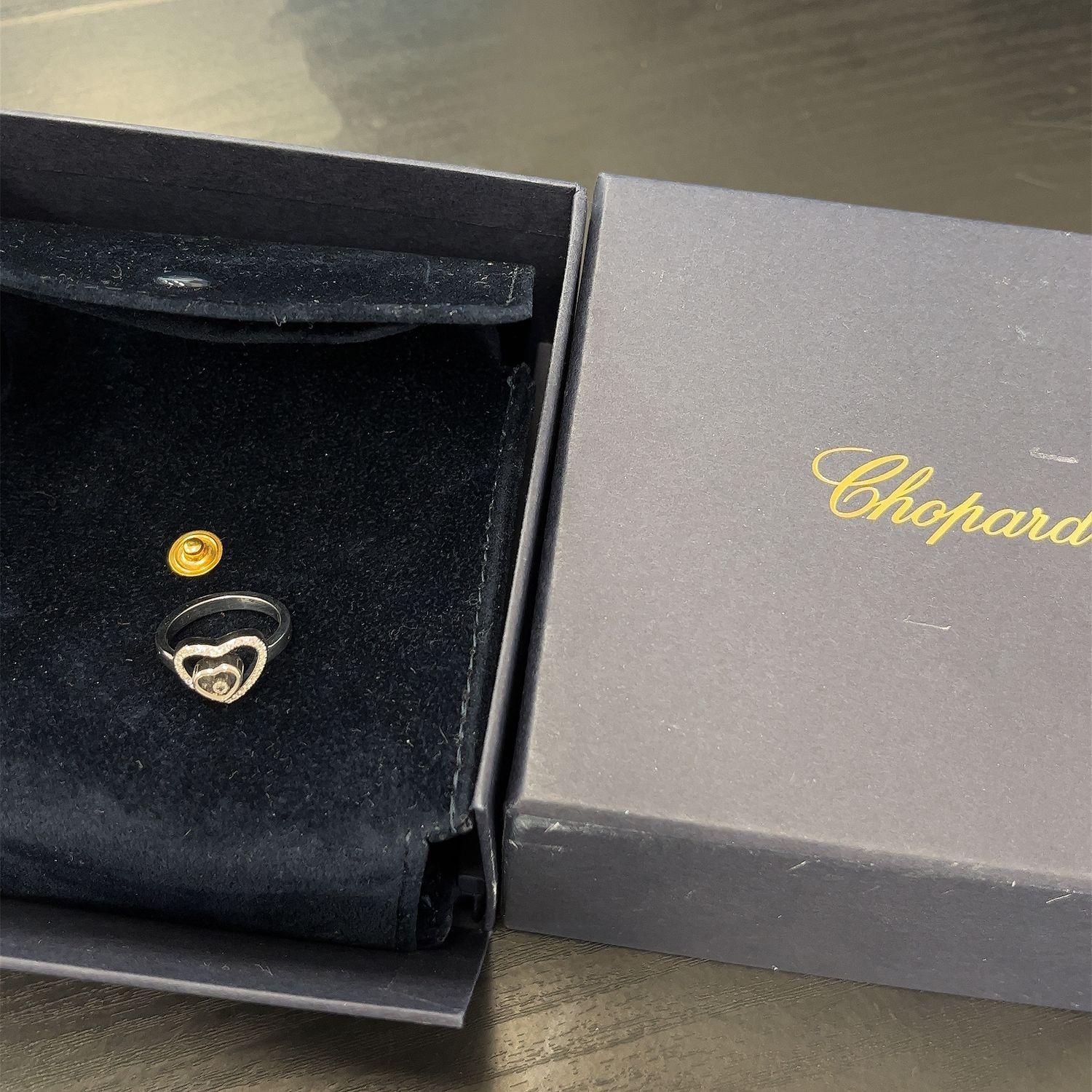 Women's Chopard Happy Diamonds Heart Shape Ring 3207992 in 18ct White Gold For Sale