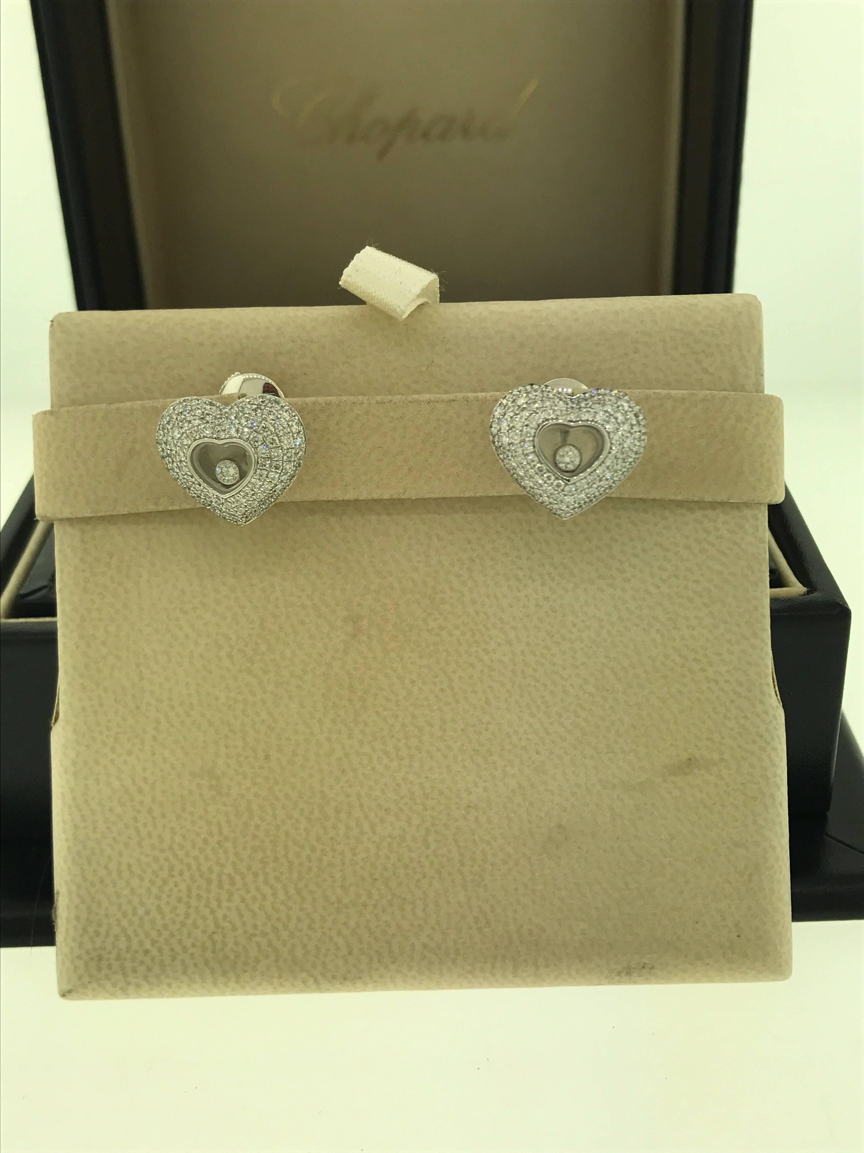 Chopard Happy Diamonds Hearts Earrings

Model Number: 83/7417-1001

100% Authentic

Brand New

Comes with original Chopard box, certificate of authenticity and warranty, and jewels manual

18 Karat White Gold (6.70gr)

214 Diamonds total on the