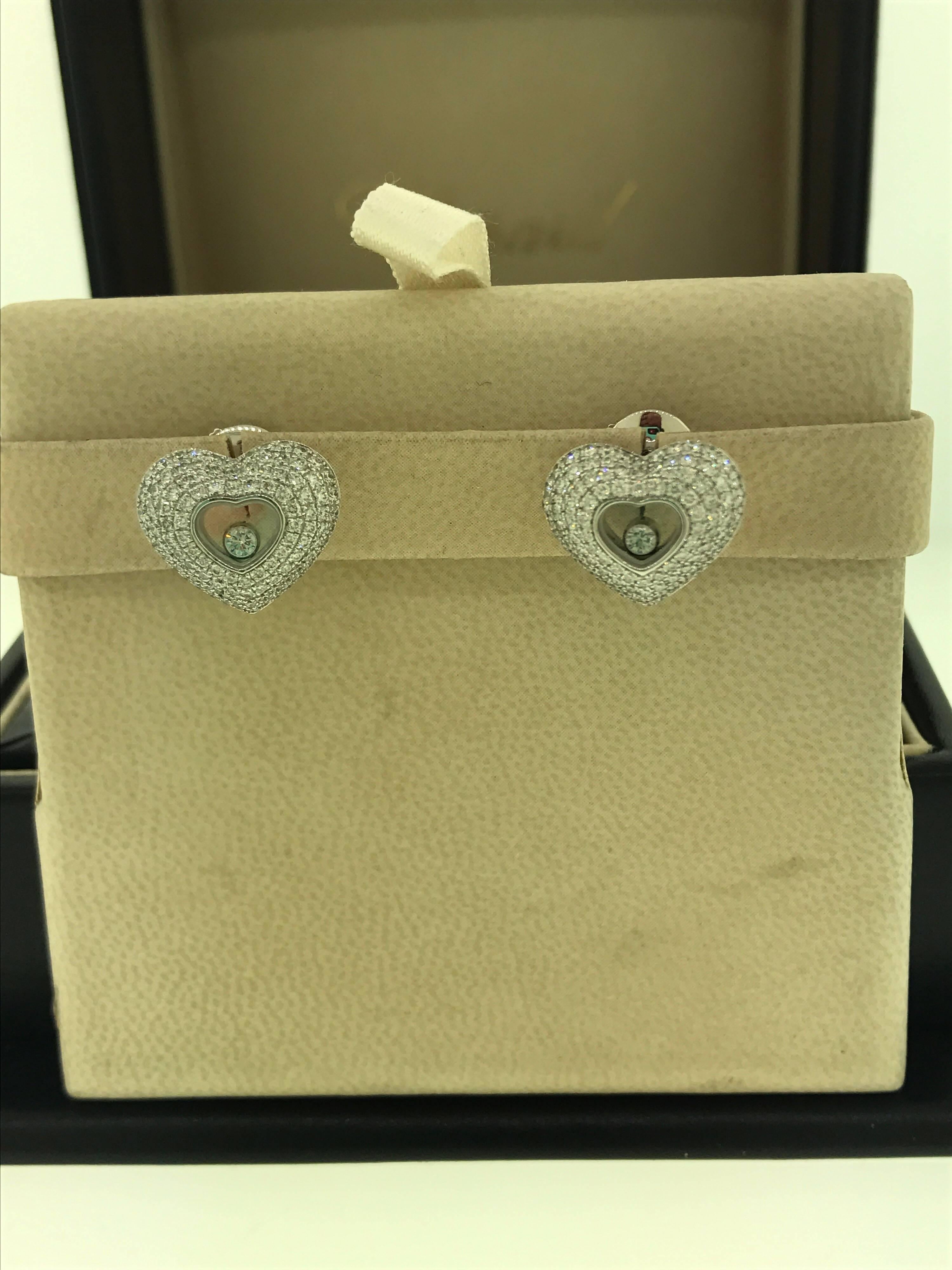 Chopard Happy Diamonds Hearts 18 Karat Gold Pave Diamond Earrings 83/7417-1001 In New Condition For Sale In New York, NY
