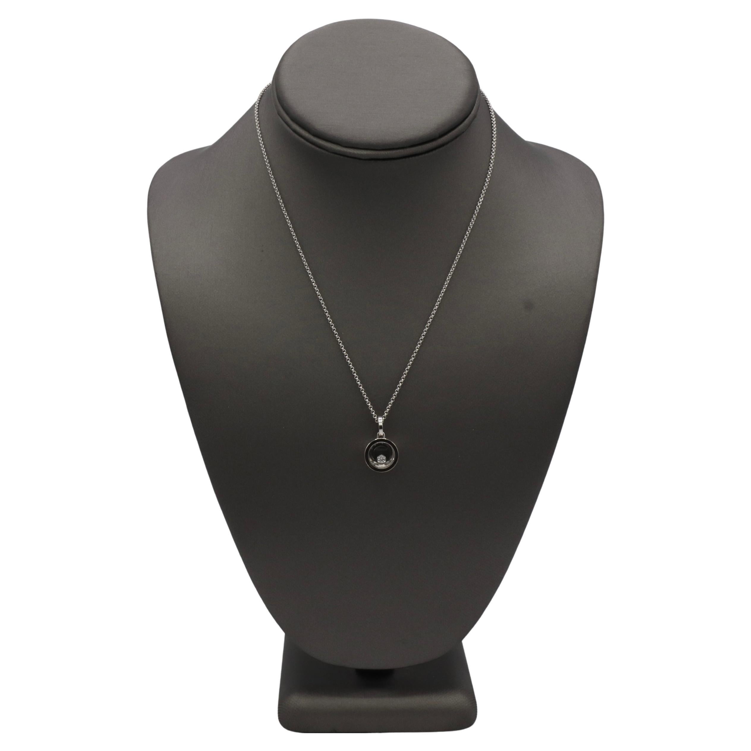 Chopard Happy Diamonds Icon 18 Karat White Gold Floating Circle Disc Necklace In condizioni ottime in vendita a  Baltimore, MD