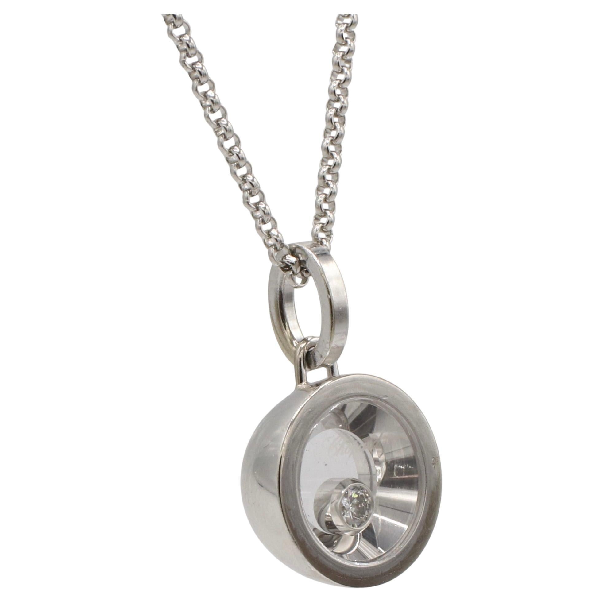 Chopard Happy Diamonds Icon 18 Karat White Gold Floating Circle Disc Necklace in vendita 1