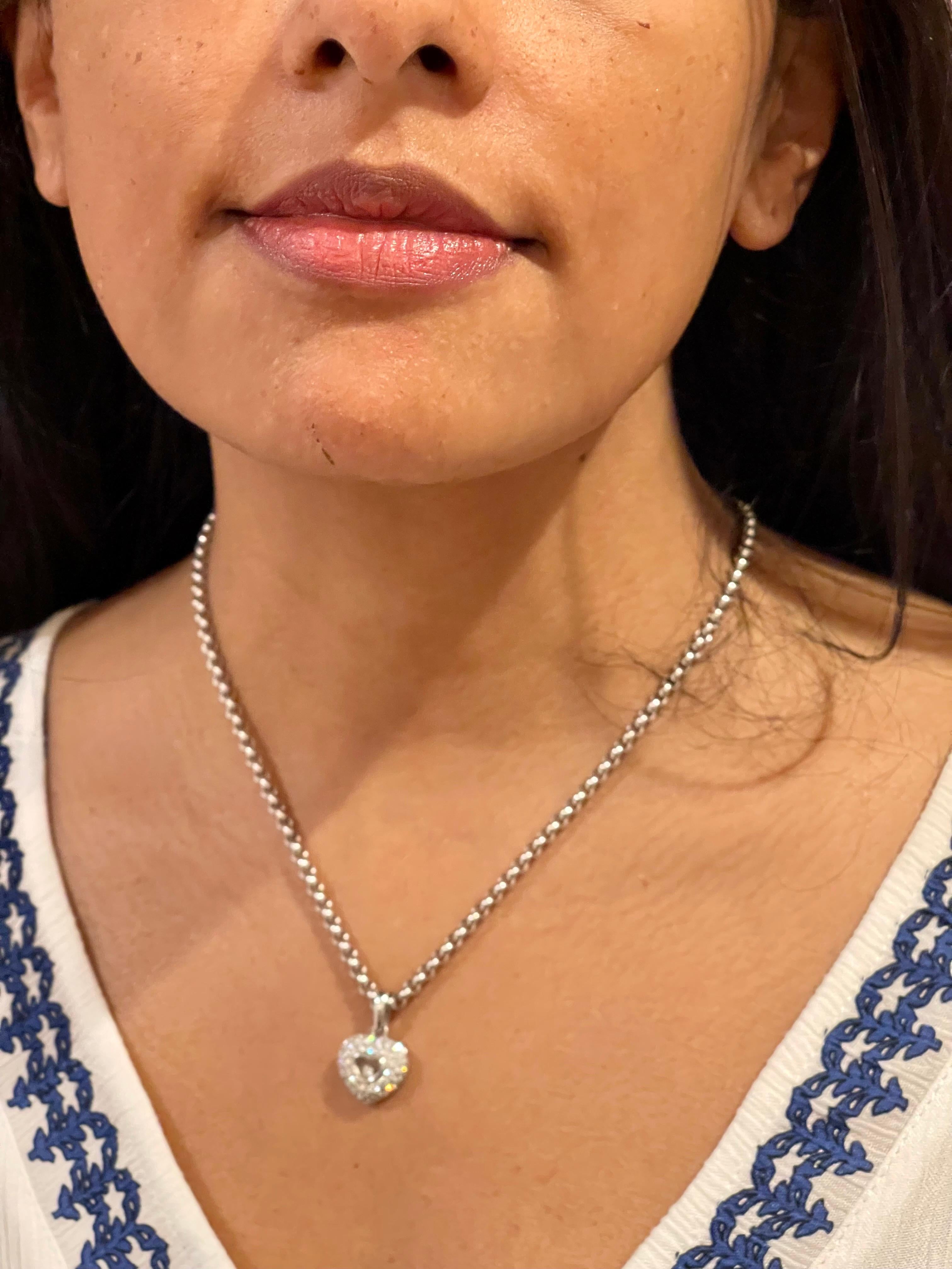 Round Cut Chopard Happy Diamonds Icons Heart Diamond Pendant Necklace 18K W/Gold 0.95 CTW For Sale