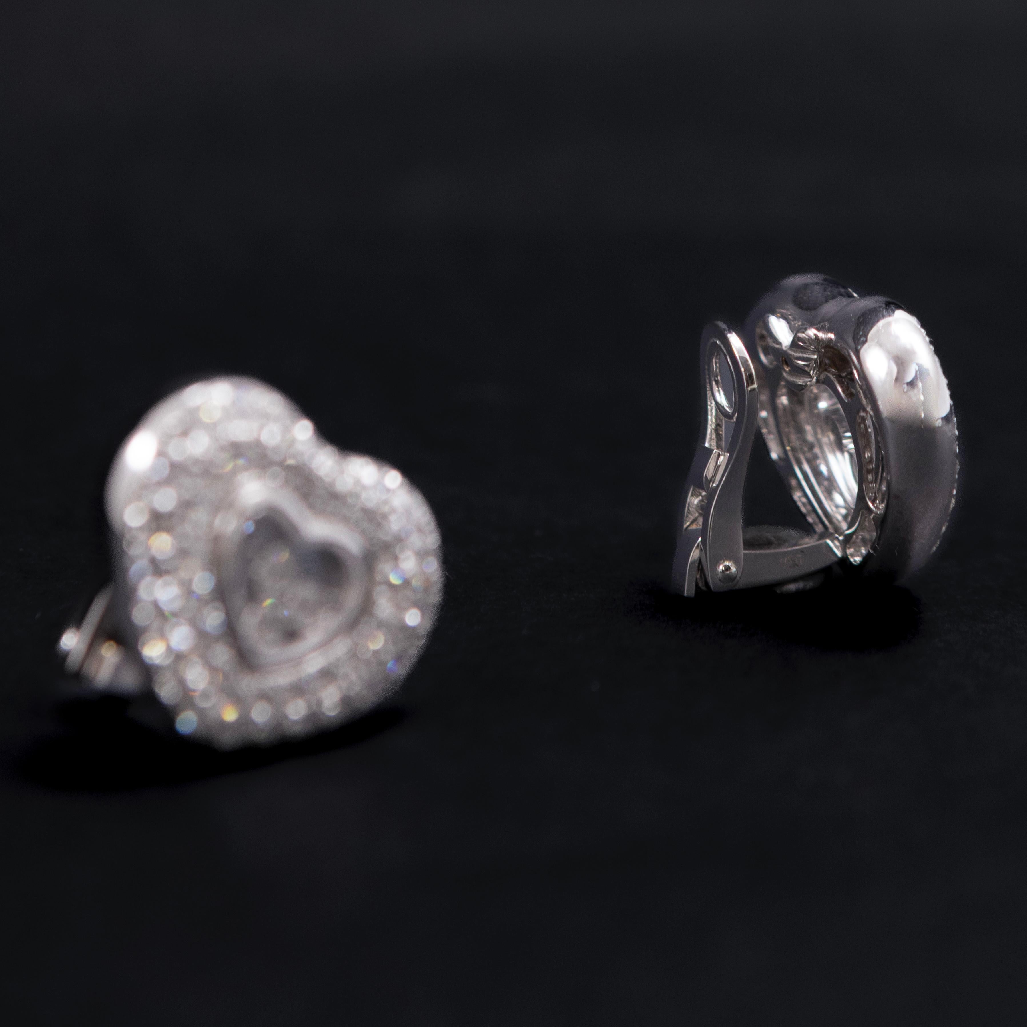 Taille ronde Chopard Happy Diamonds Icons Heart Ear Pins 3-Diamond Earrings Or blanc 18K en vente