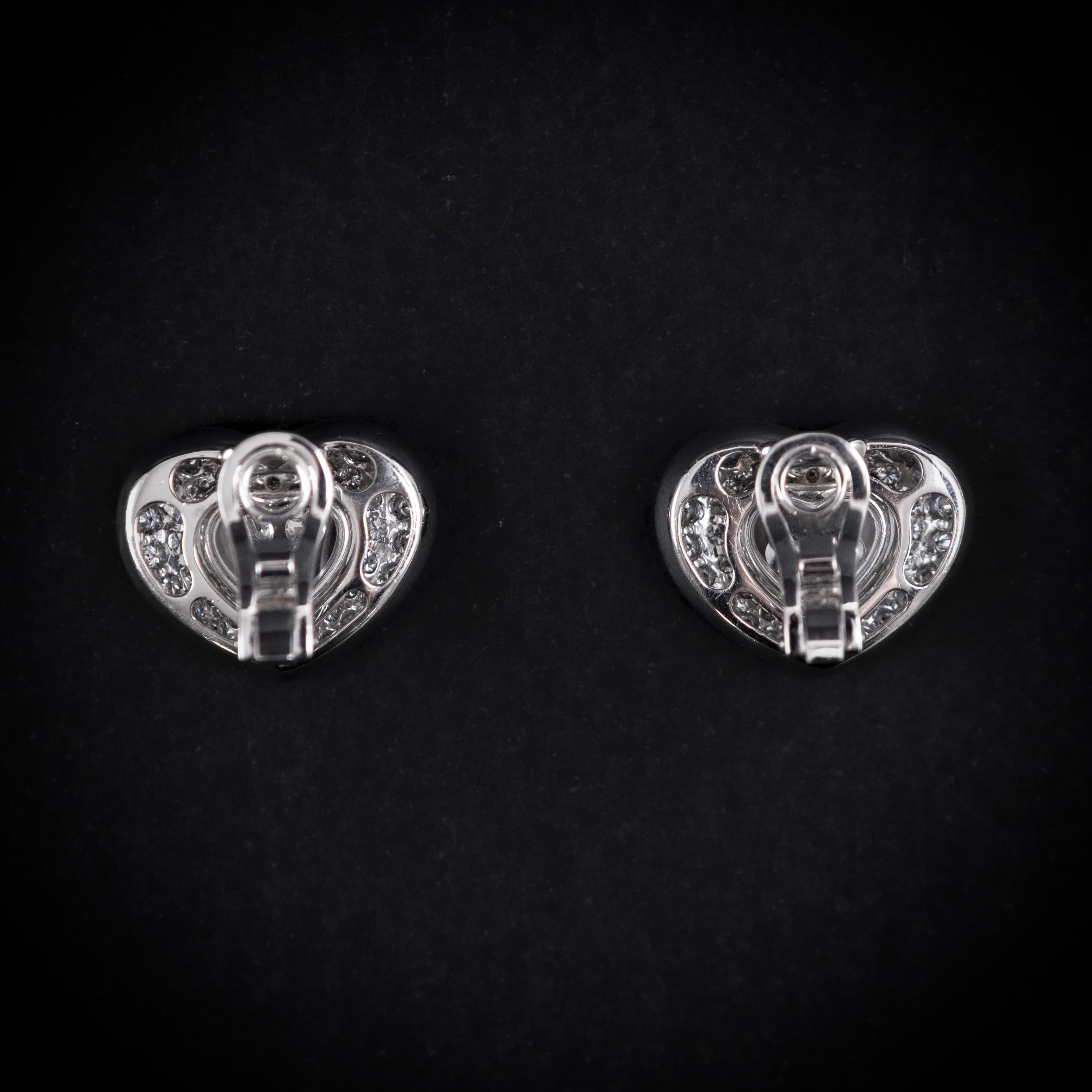 Chopard Happy Diamonds Icons Heart Ear Pins 3-Diamond Earrings Or blanc 18K Bon état - En vente à Lisbon, PT
